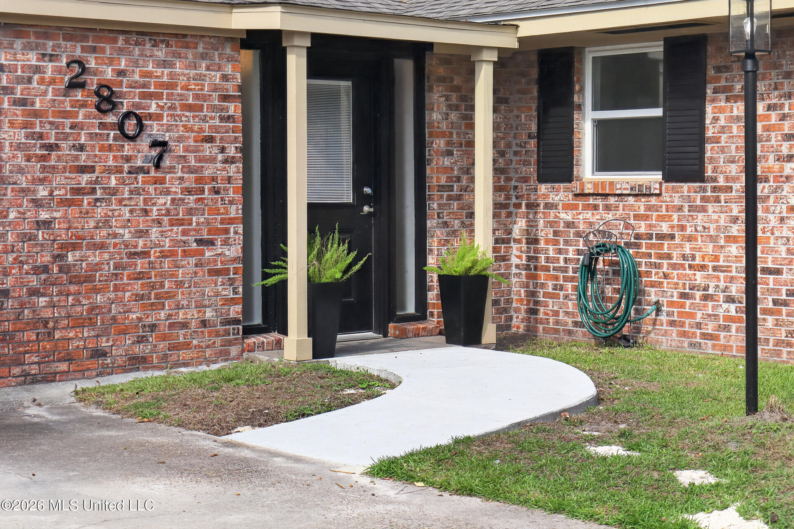 2807 Pinewood Avenue Property Photo 1