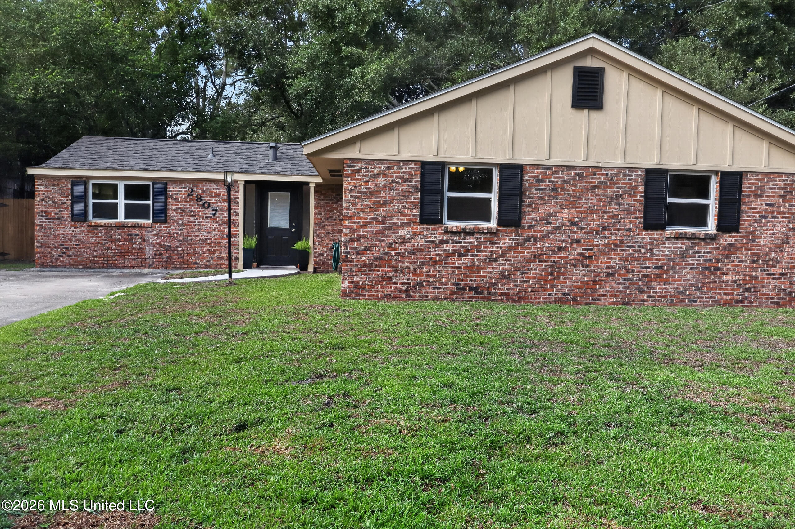 2807 Pinewood Avenue Property Photo 5