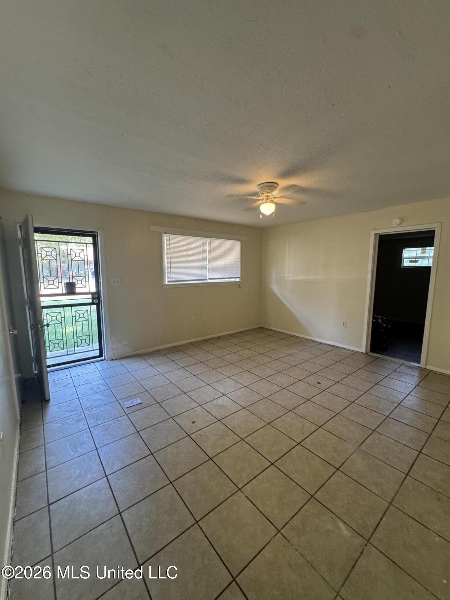 318 Queen Marie Lane Property Photo 3