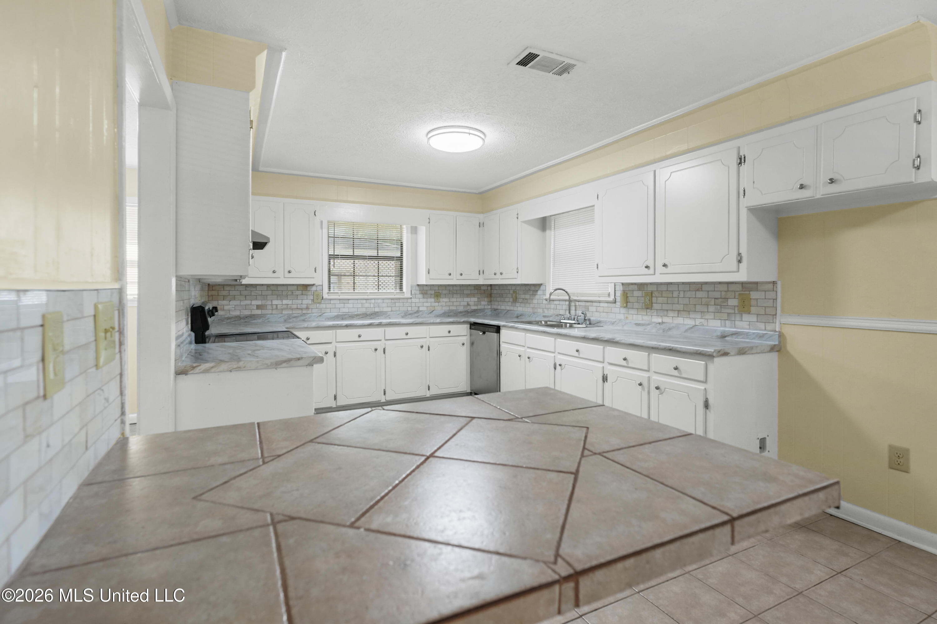 130 Western Hills Drive Property Photo 7