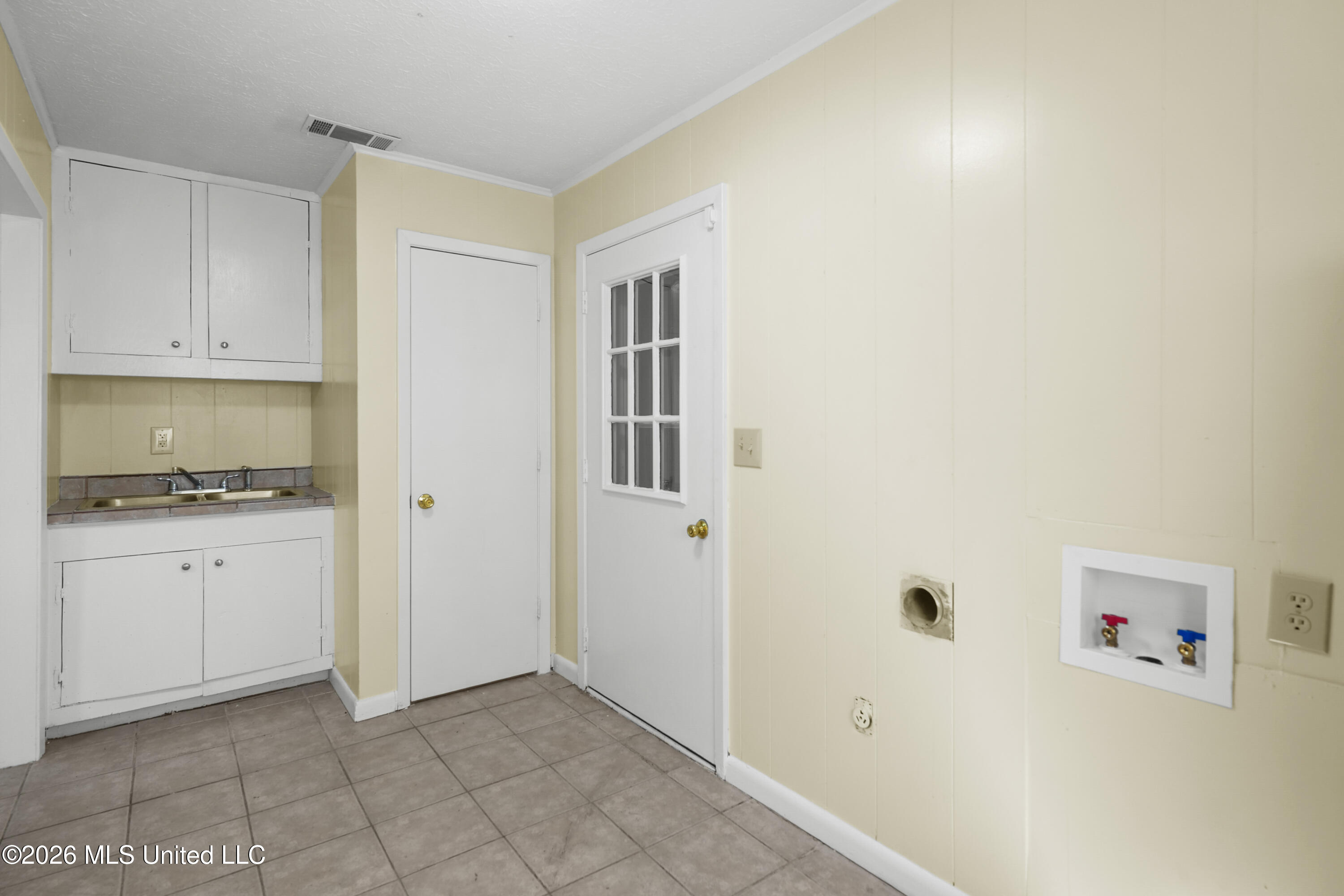 130 Western Hills Drive Property Photo 8