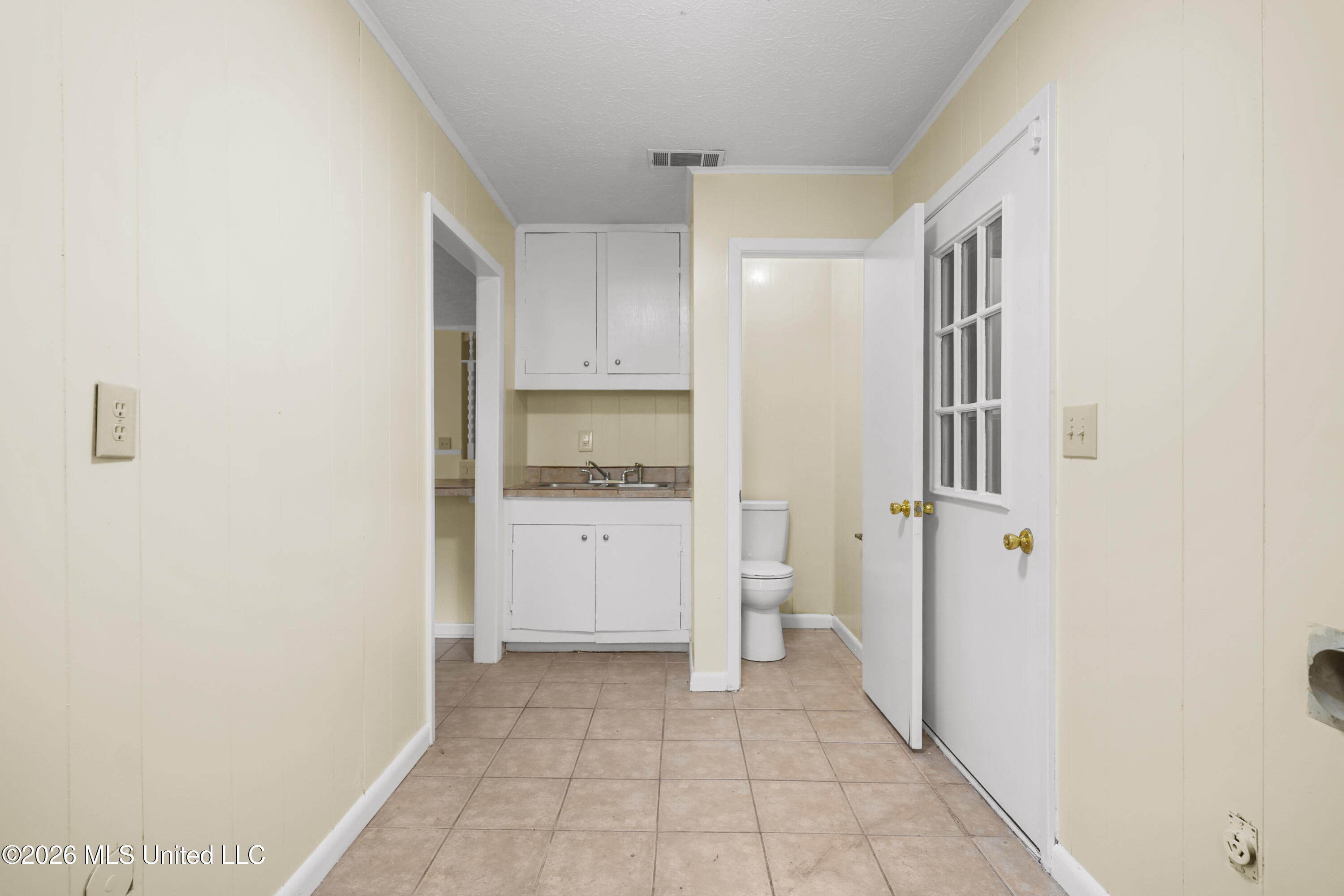 130 Western Hills Drive Property Photo 9