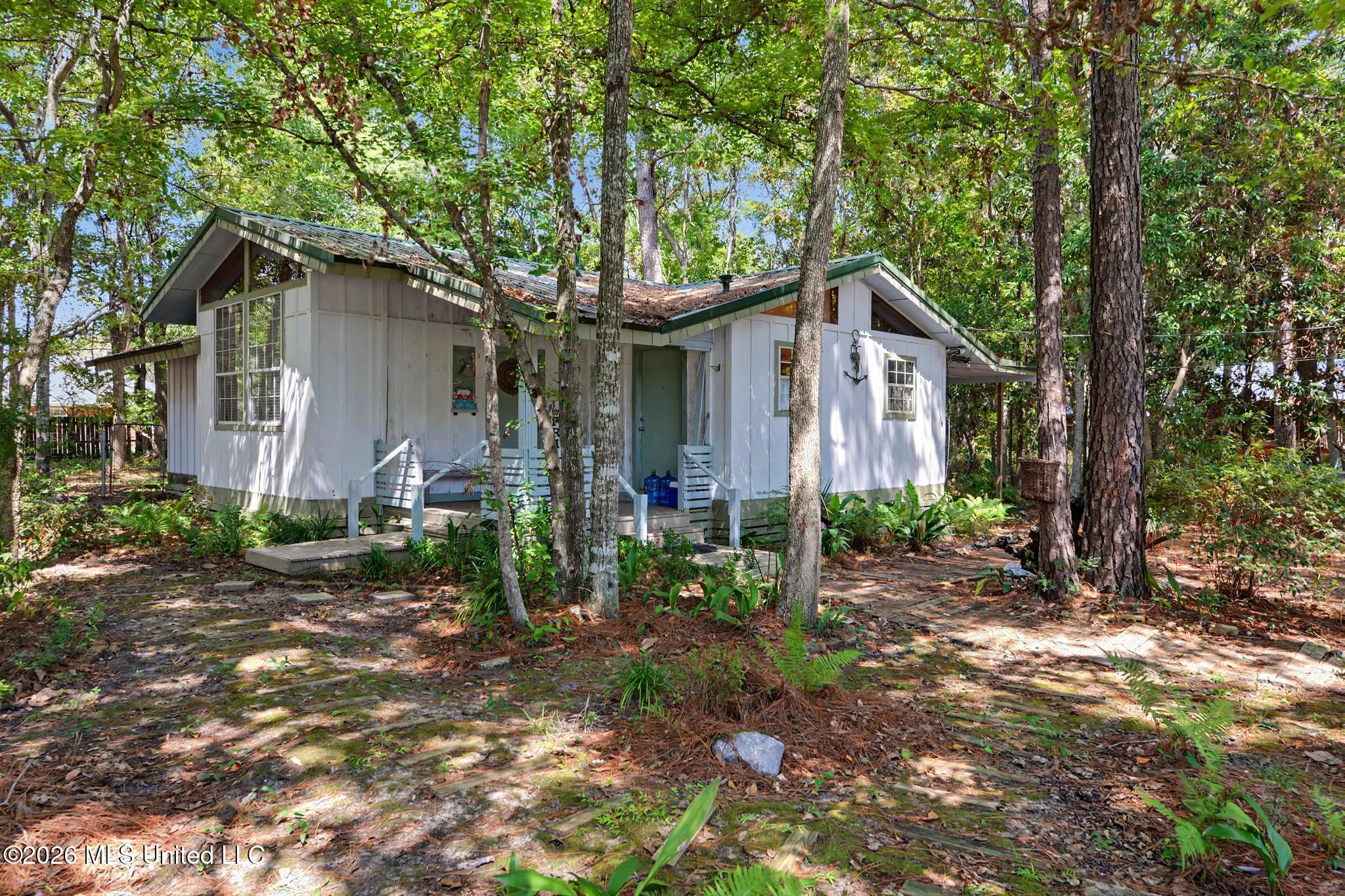 9204 Live Oak Avenue Property Photo 2