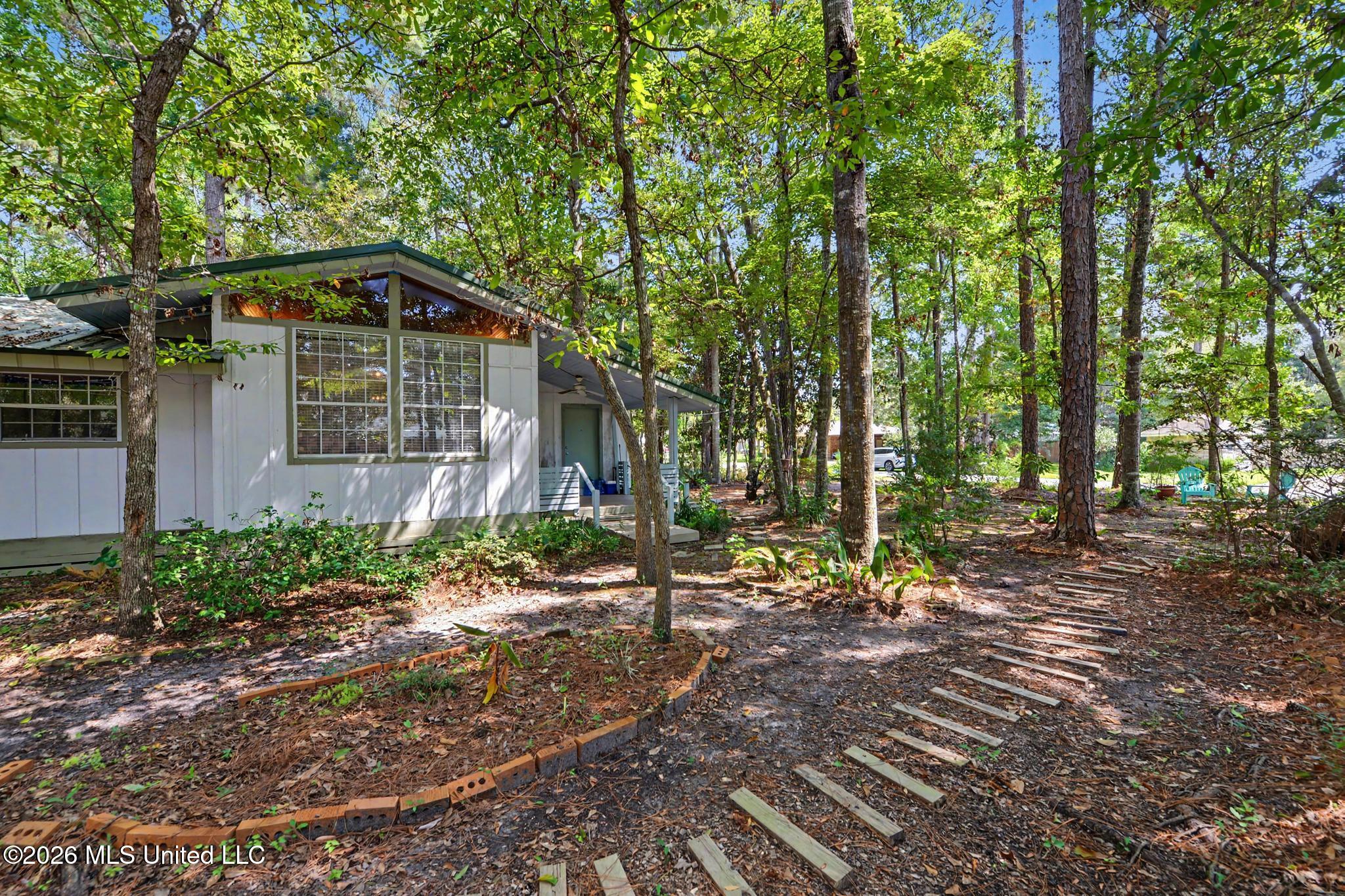 9204 Live Oak Avenue Property Photo 3