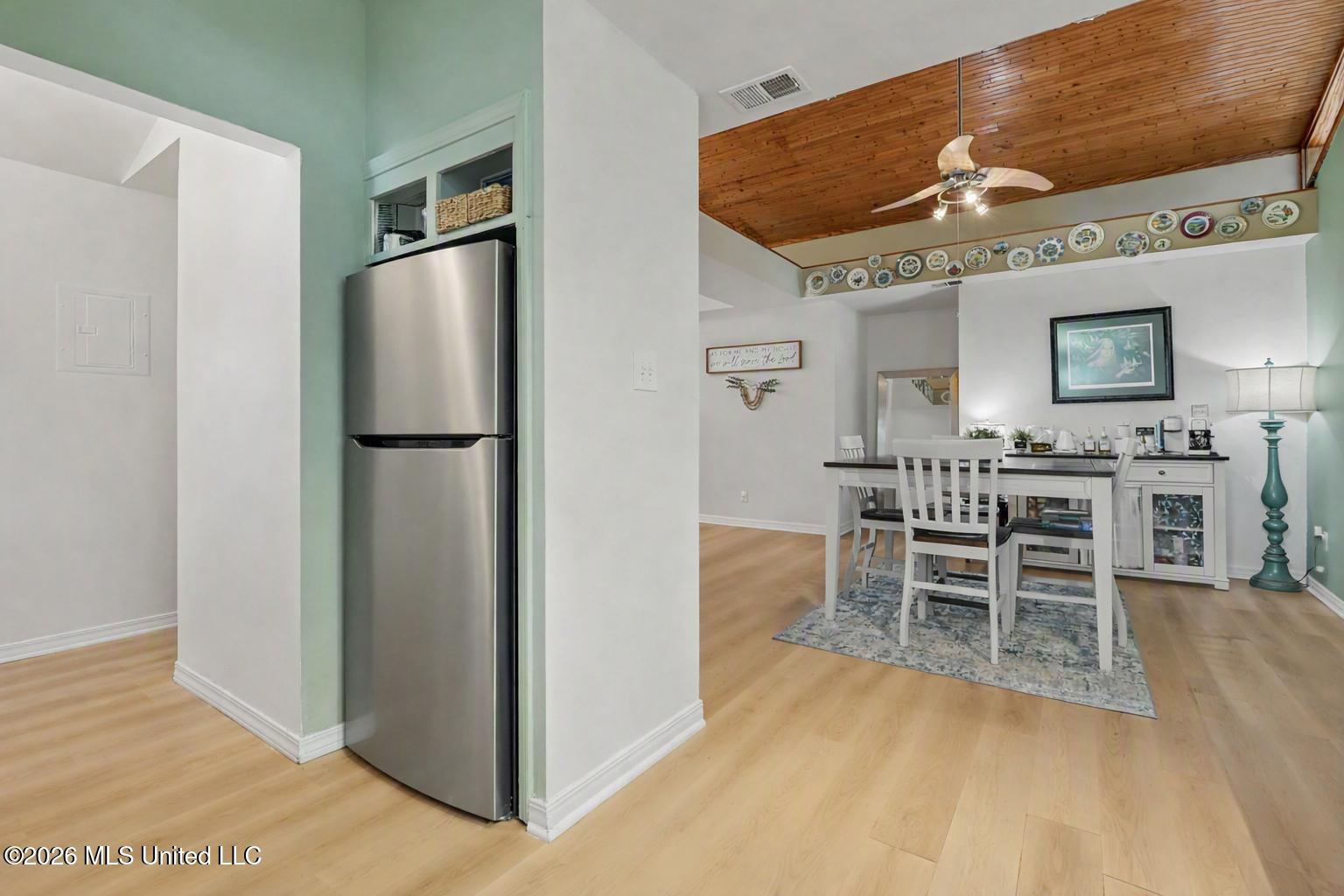 9204 Live Oak Avenue Property Photo 9