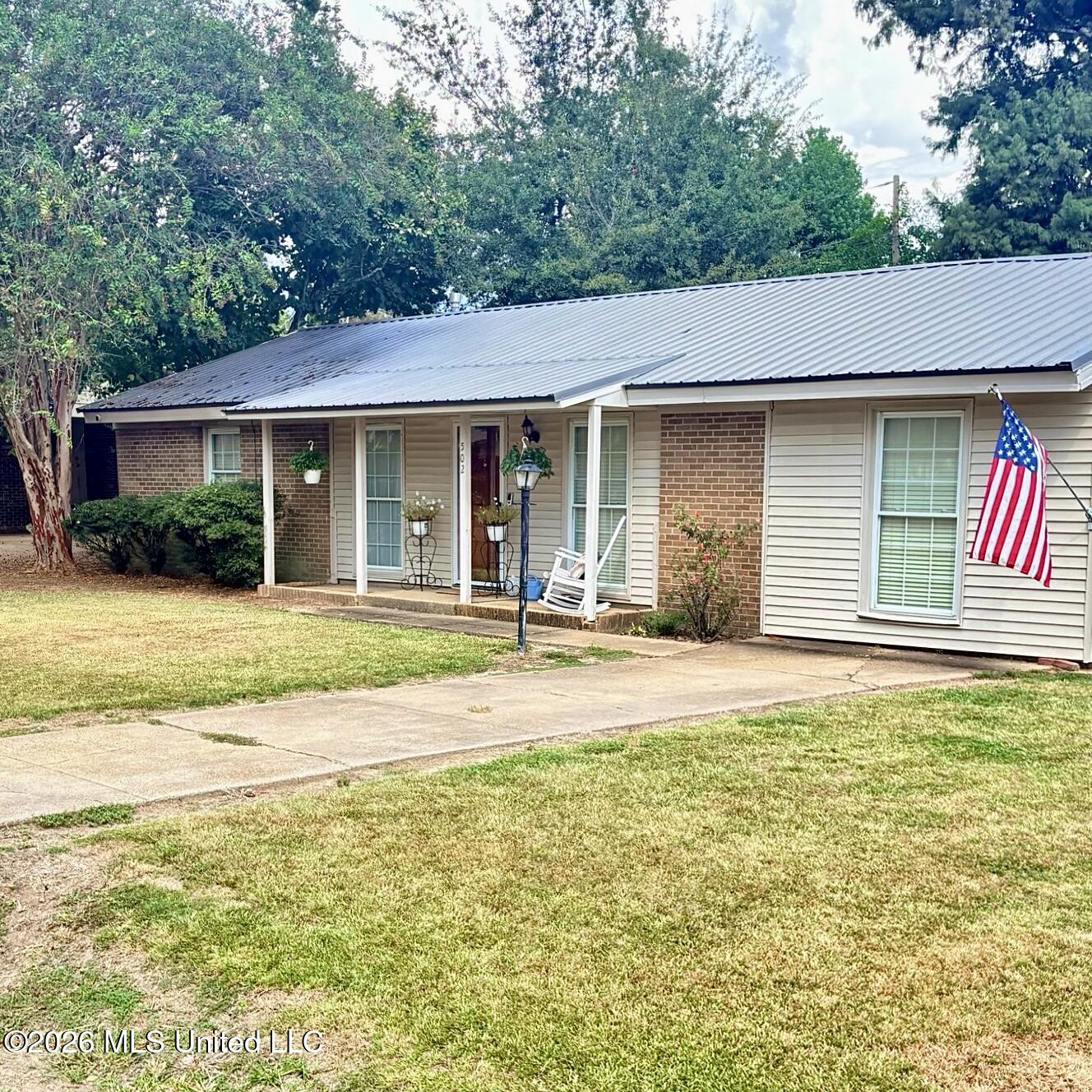502 Kelli Avenue Property Photo 1