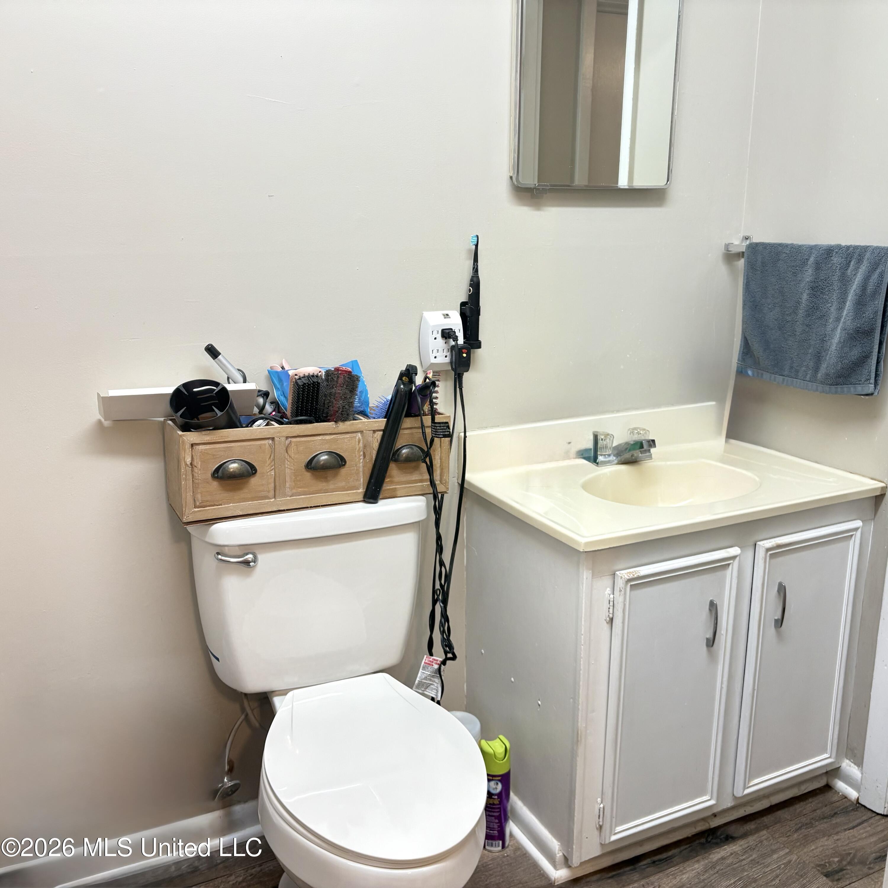 502 Kelli Avenue Property Photo 14