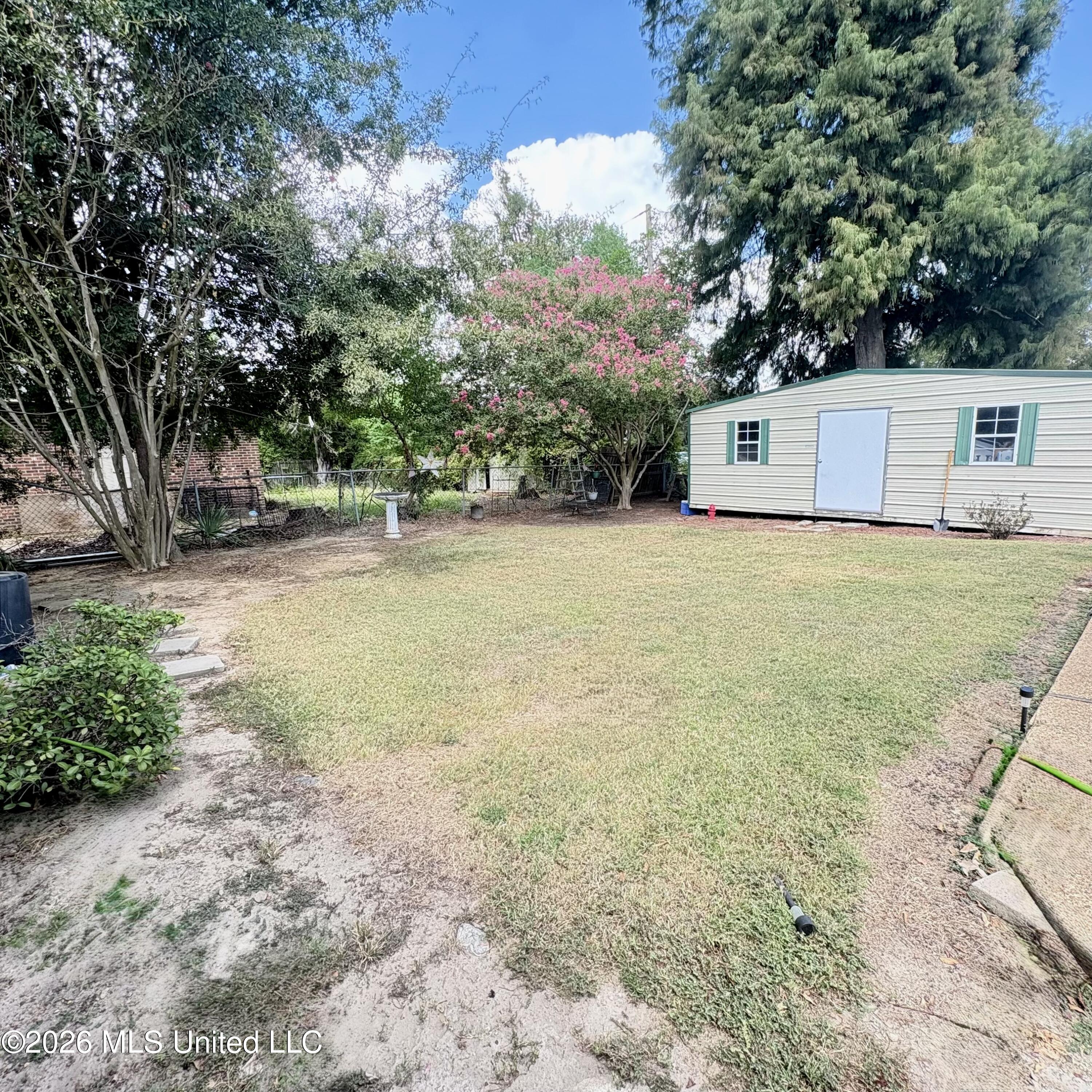 502 Kelli Avenue Property Photo 17