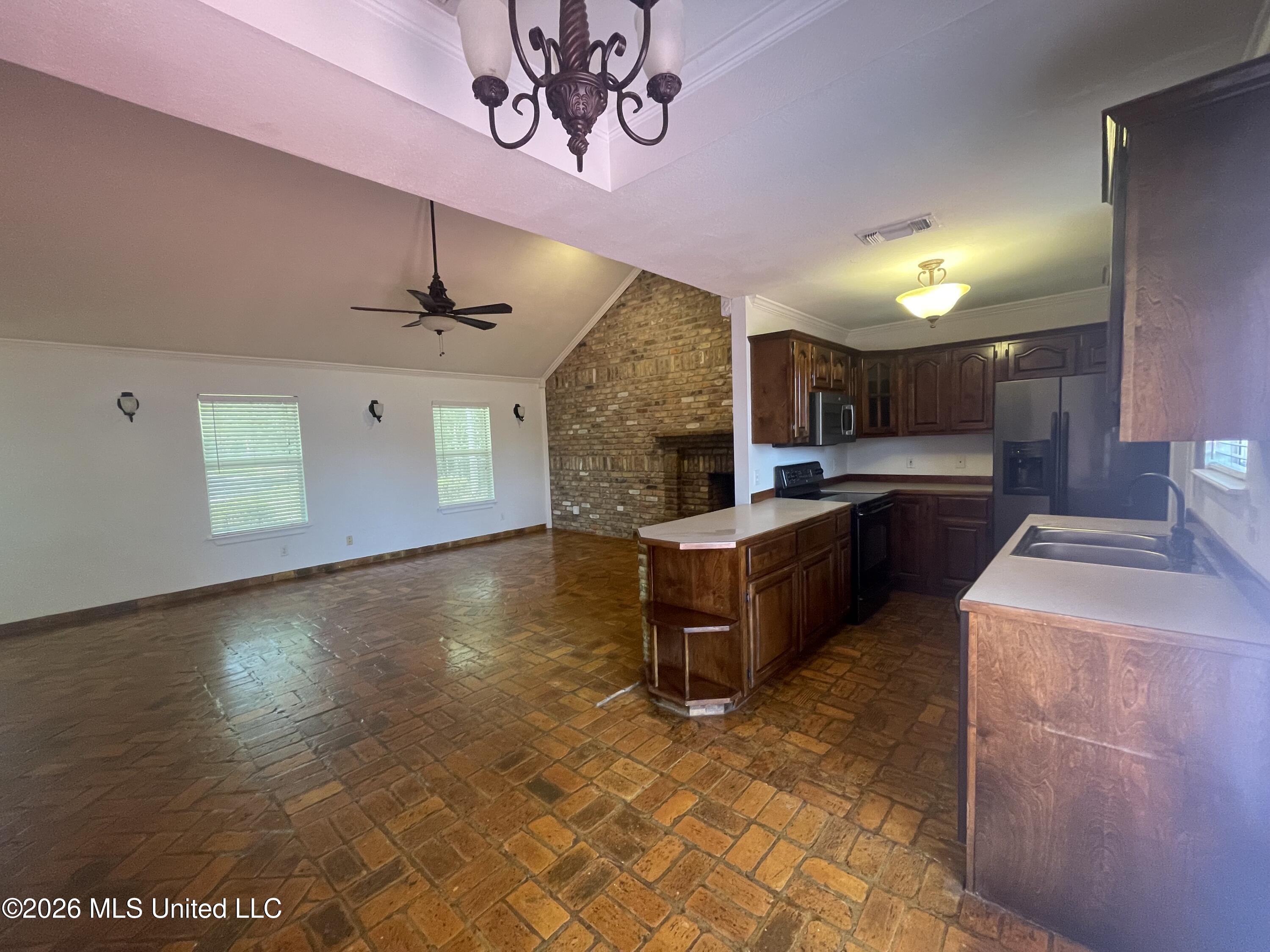 18356 Shaw Road Property Photo 6