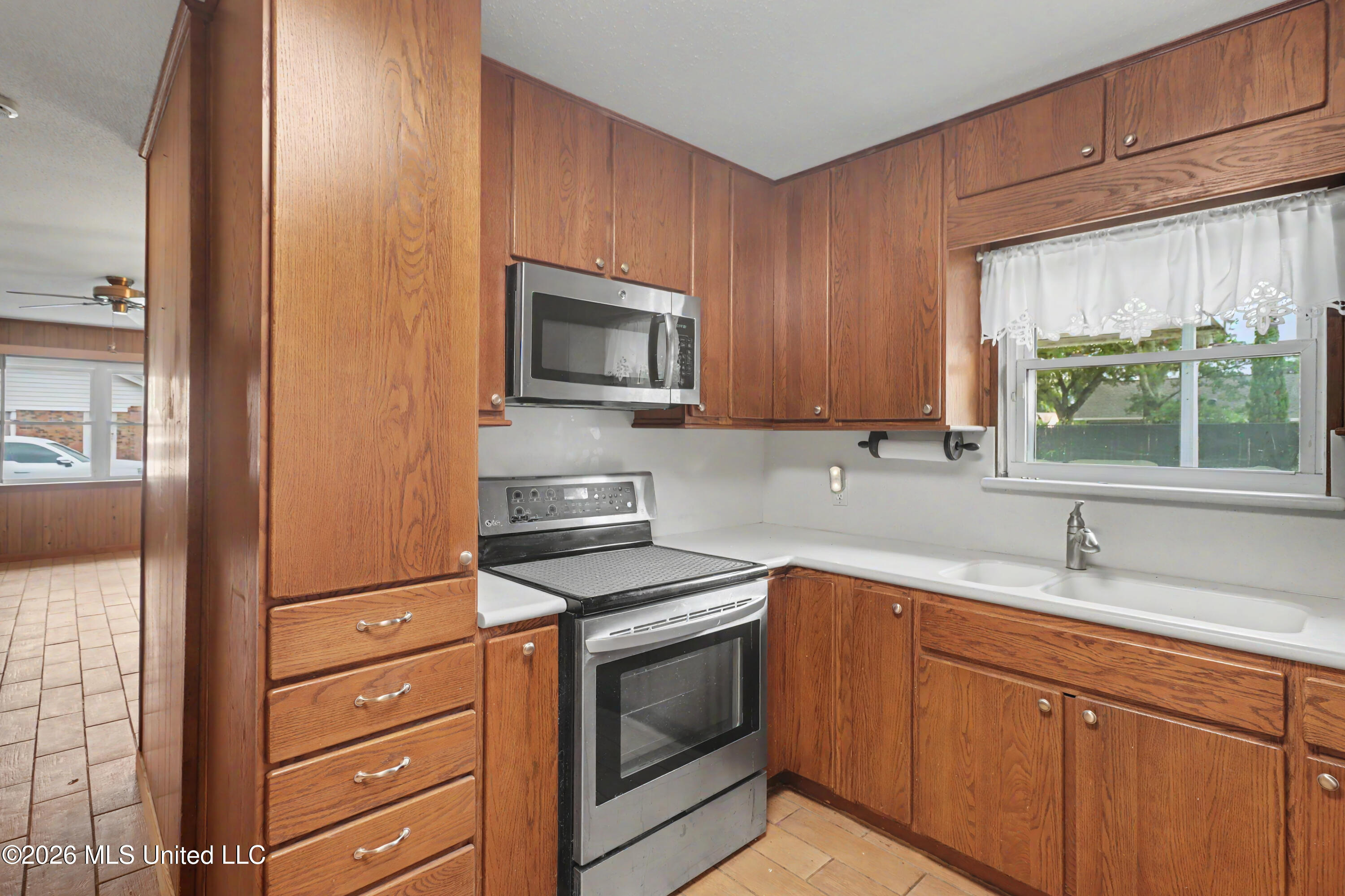 2176 Atkinson Road Property Photo 7
