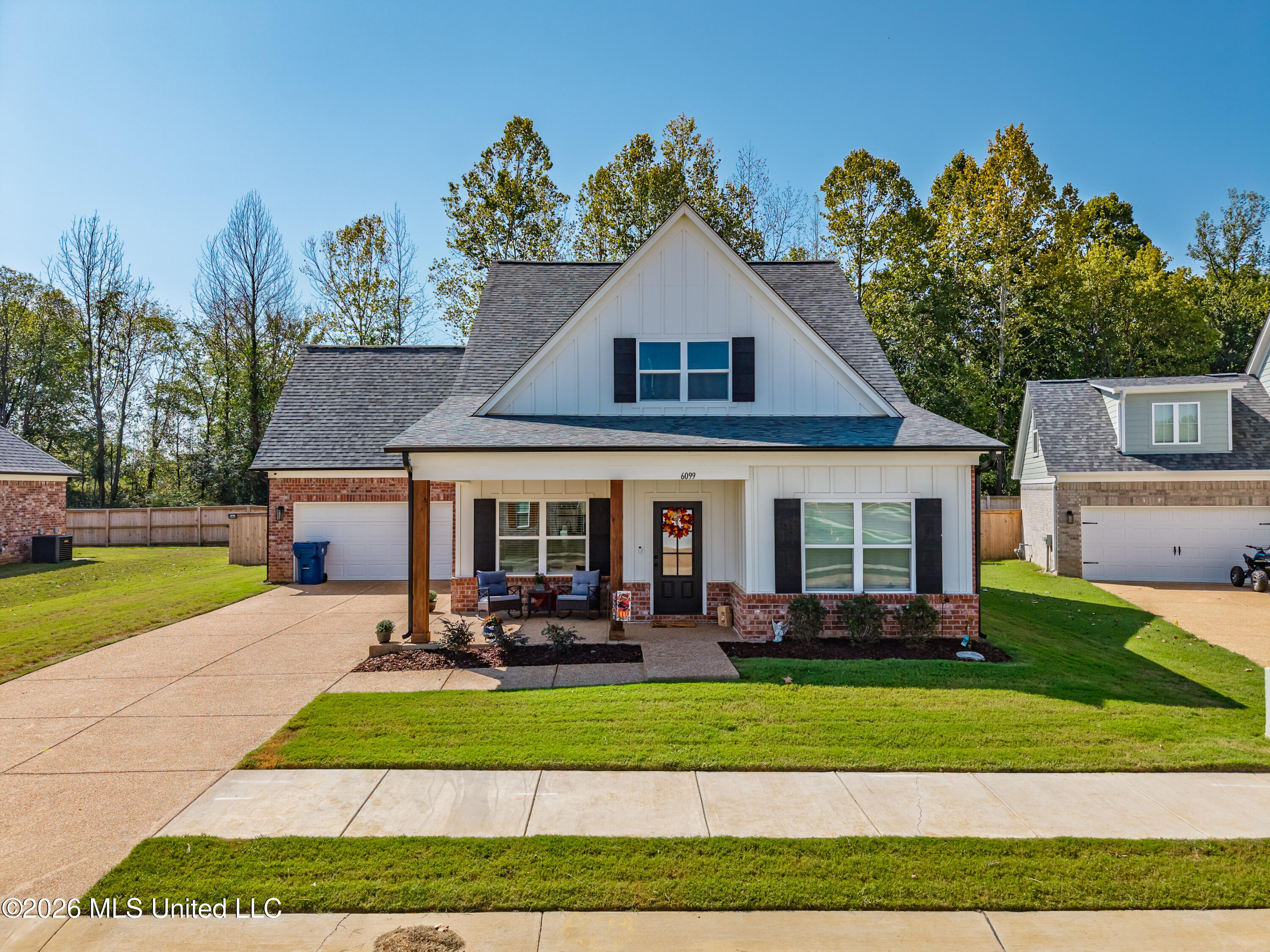 6099 Hickory Point Drive Property Photo 2
