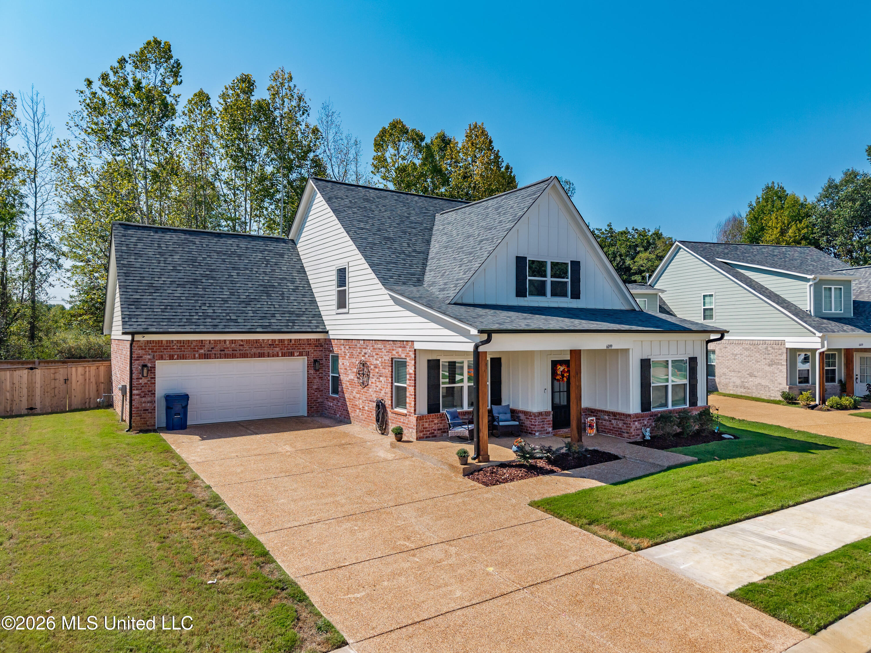 6099 Hickory Point Drive Property Photo 3