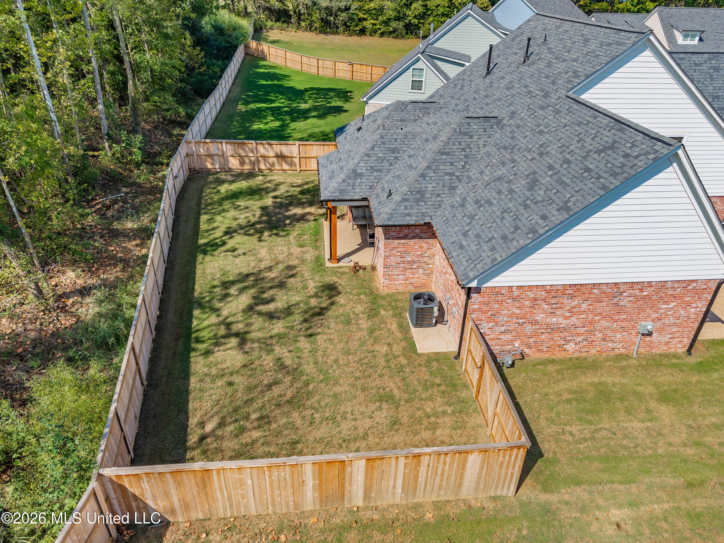 6099 Hickory Point Drive Property Photo 4
