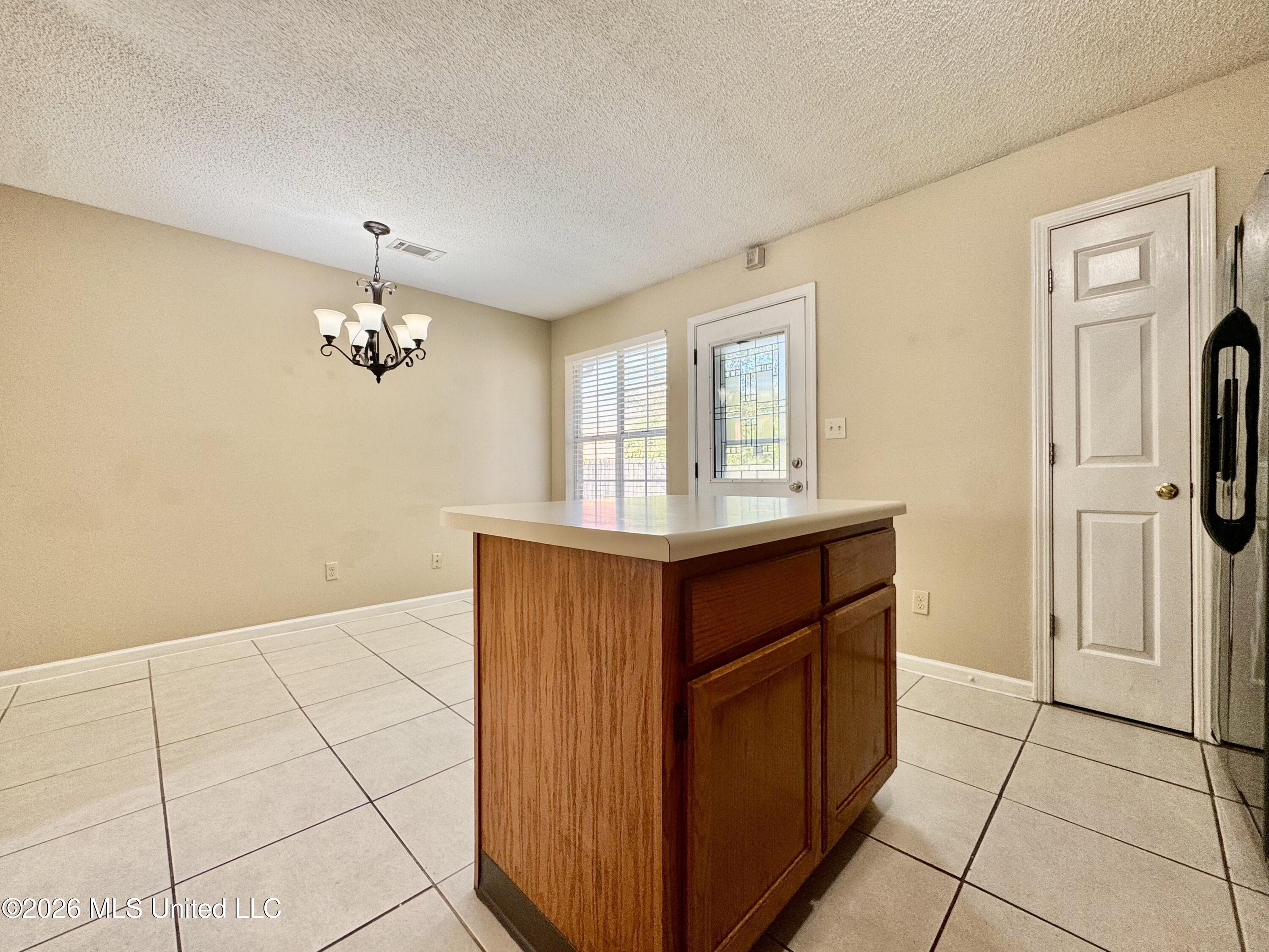 7020 Tudor Lane Property Photo 9
