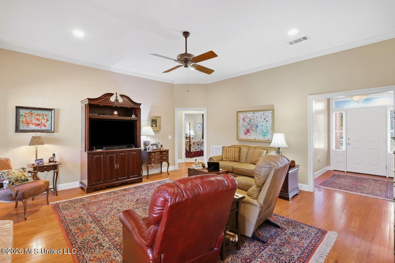 253 Belle Rose Circle Property Photo 9