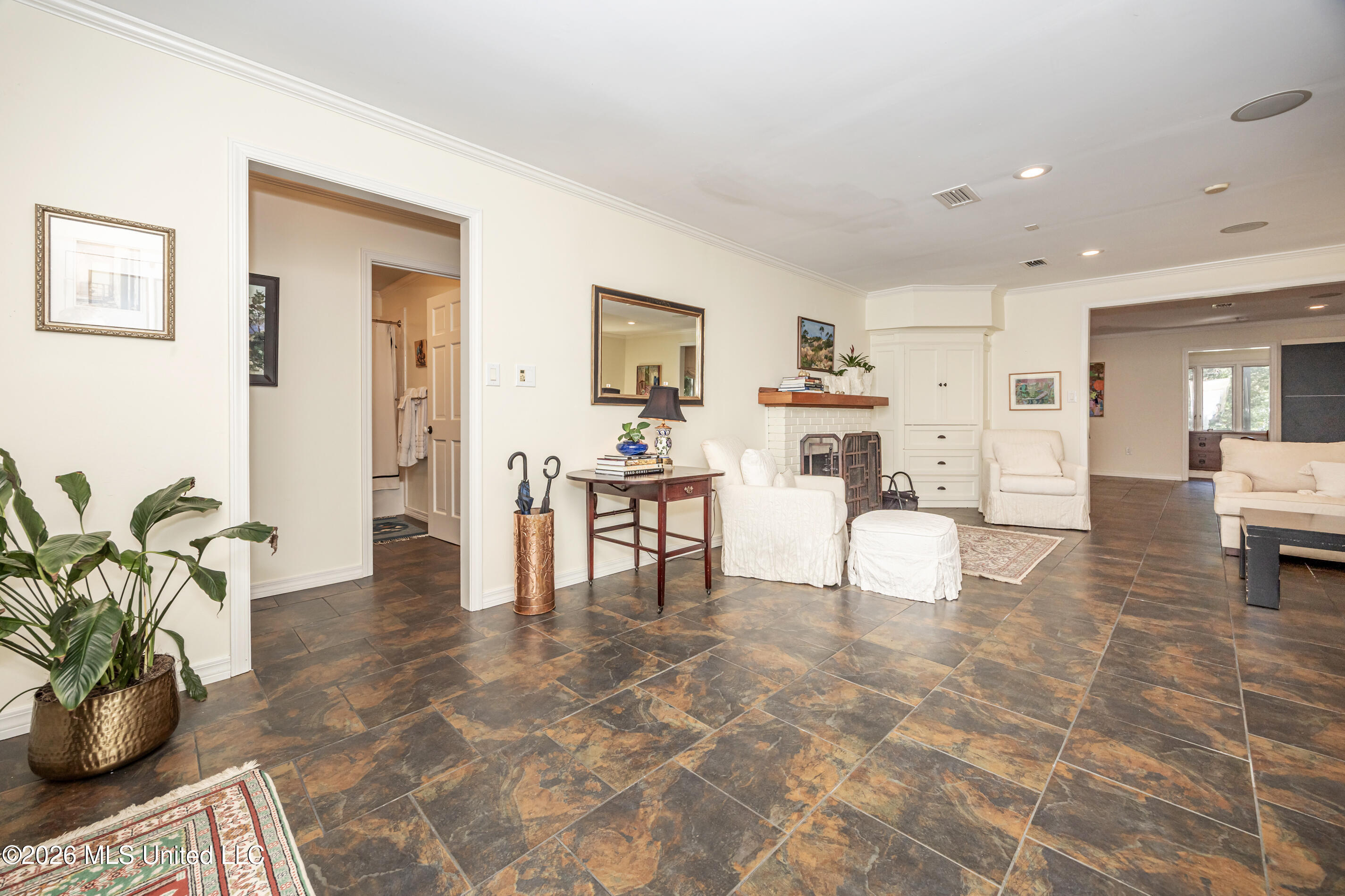 611 Lakeview Drive Property Photo 15