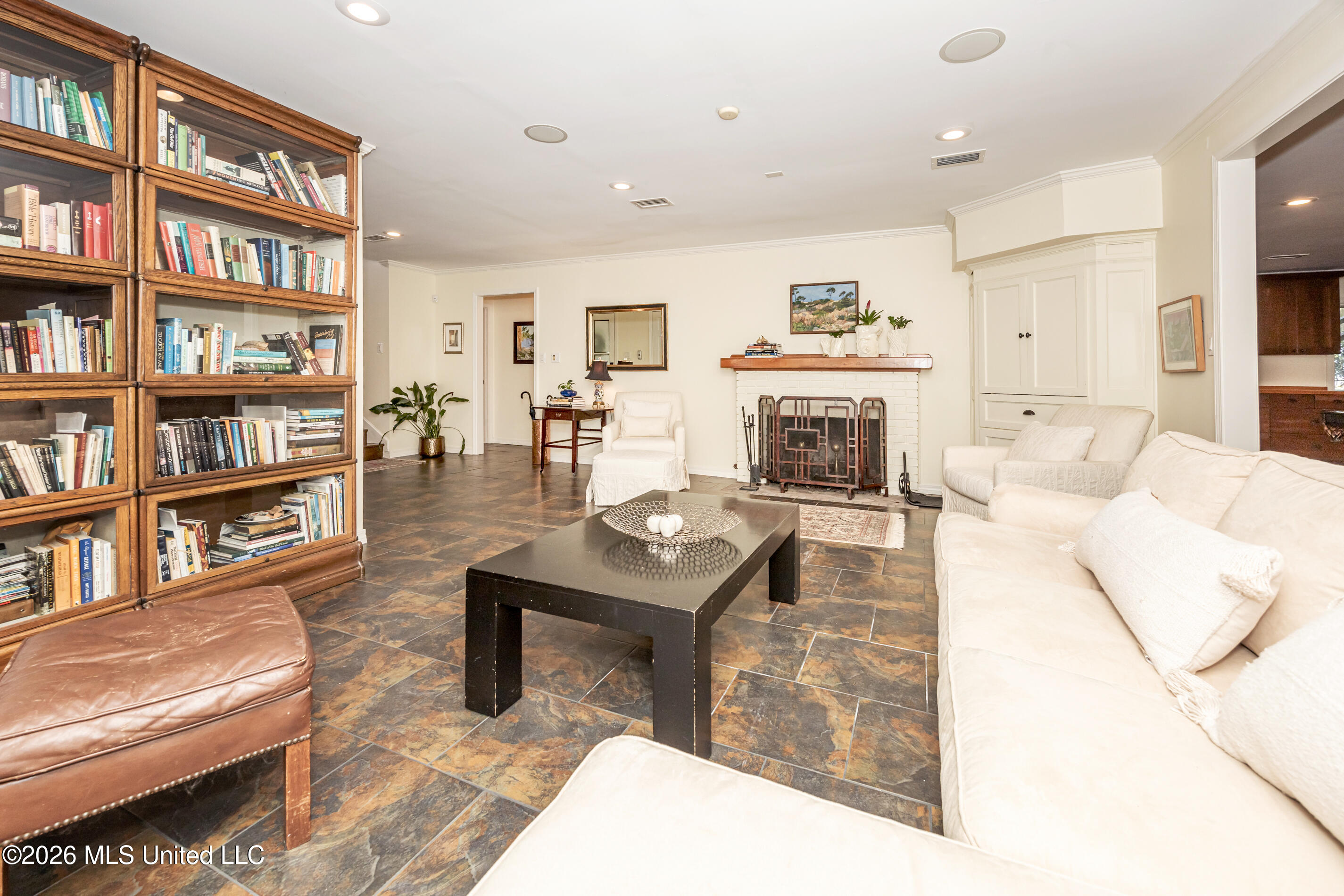 611 Lakeview Drive Property Photo 18