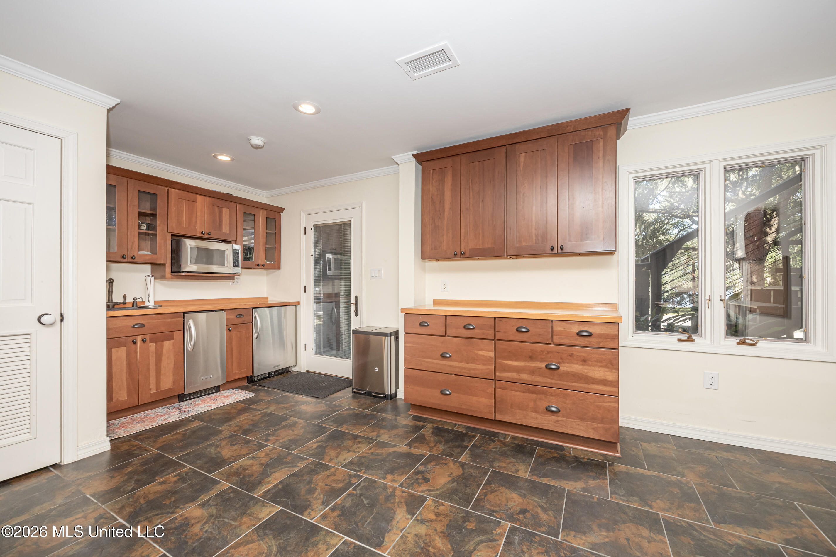 611 Lakeview Drive Property Photo 27