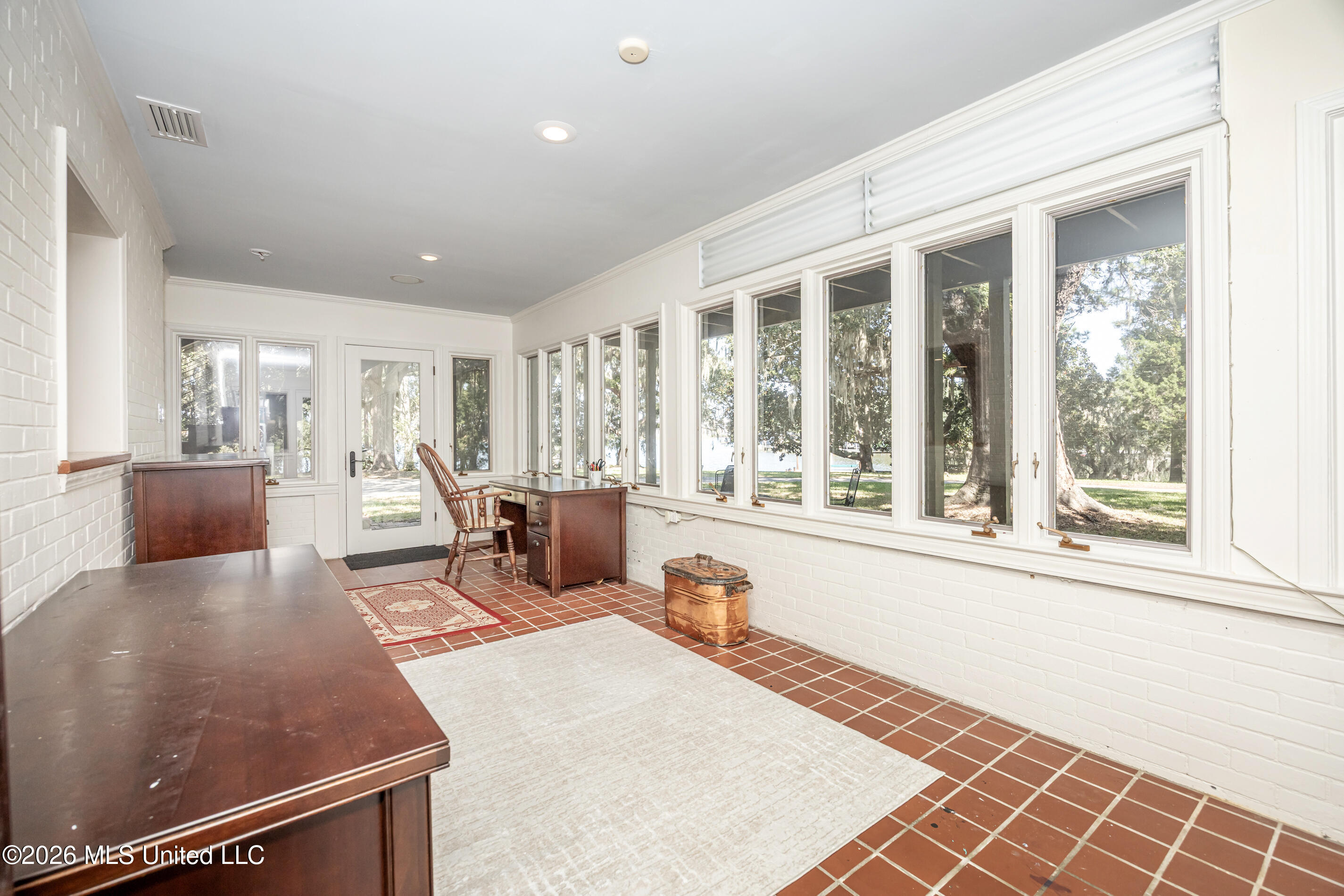 611 Lakeview Drive Property Photo 32