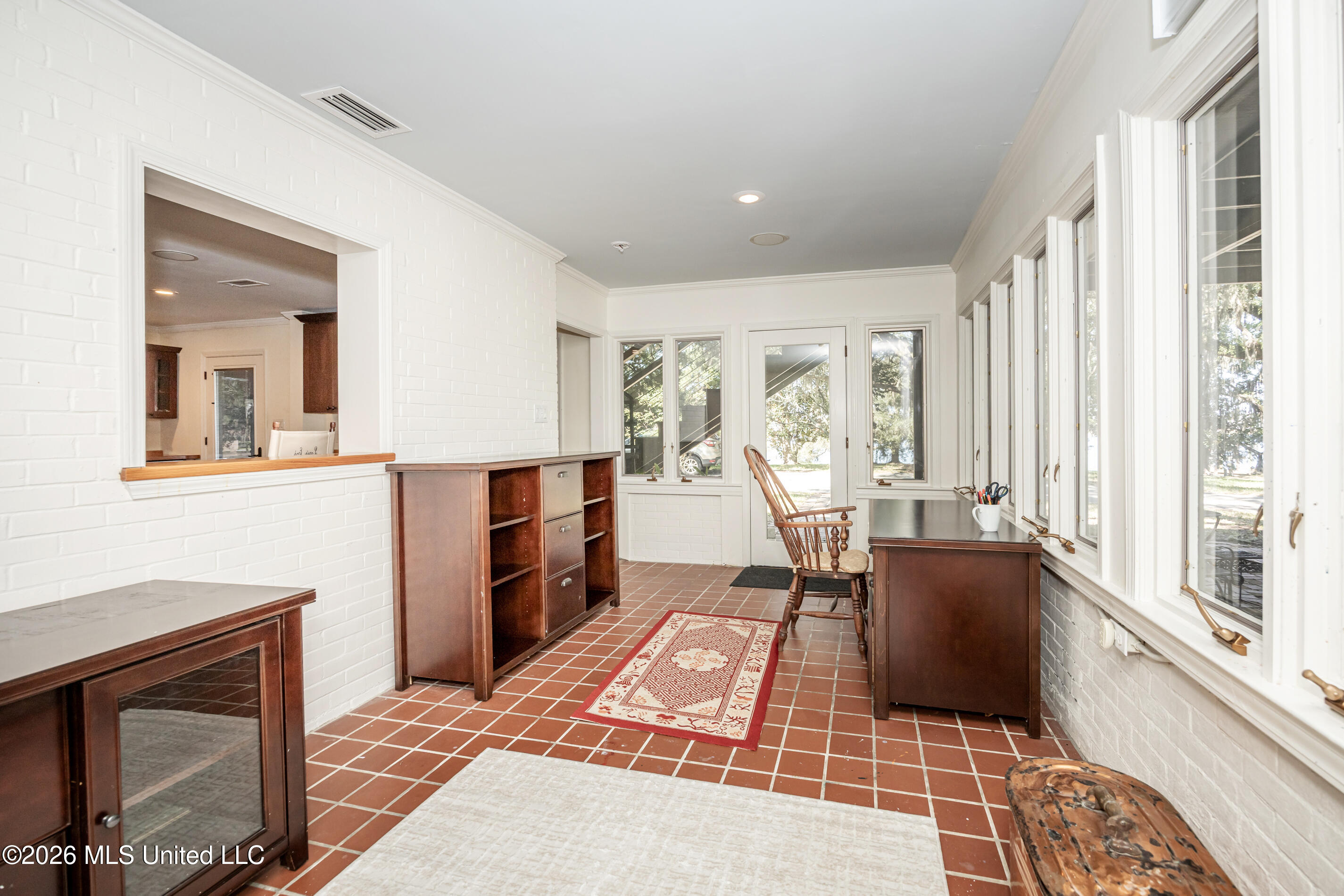 611 Lakeview Drive Property Photo 33