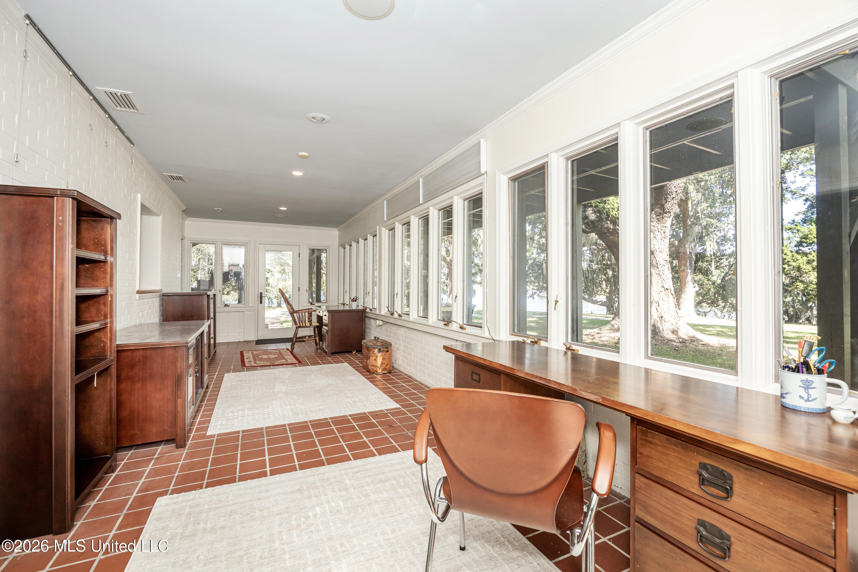611 Lakeview Drive Property Photo 35