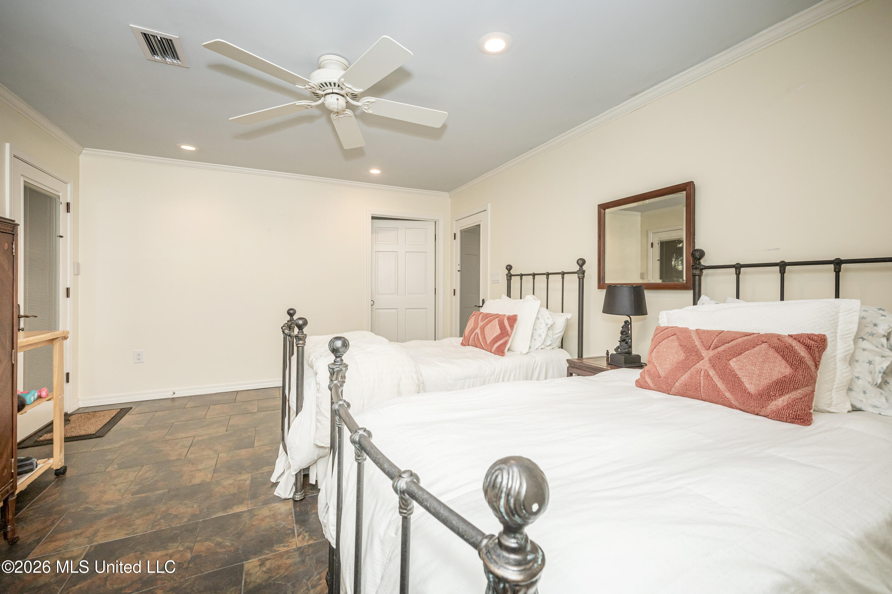 611 Lakeview Drive Property Photo 42