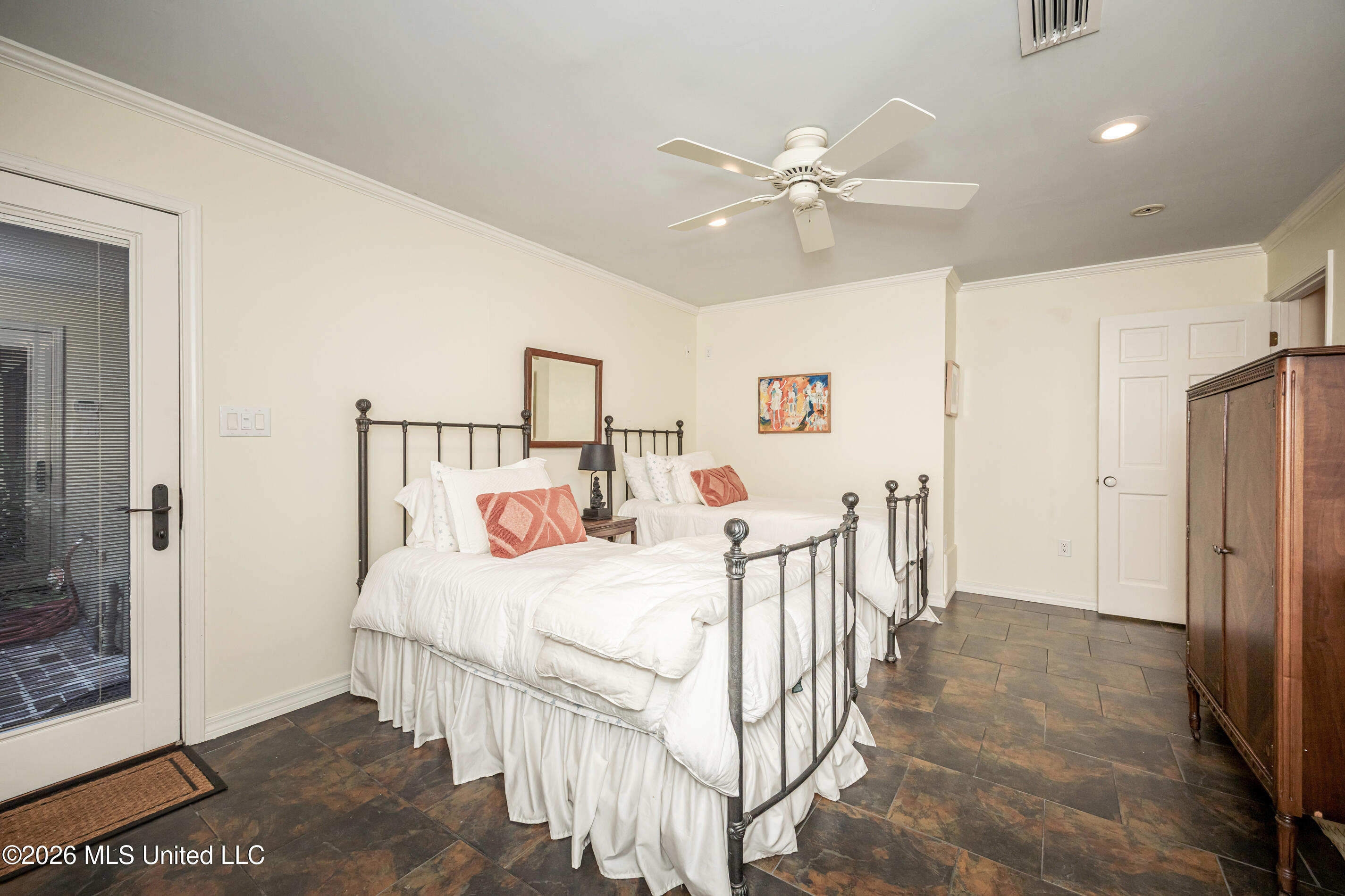 611 Lakeview Drive Property Photo 44
