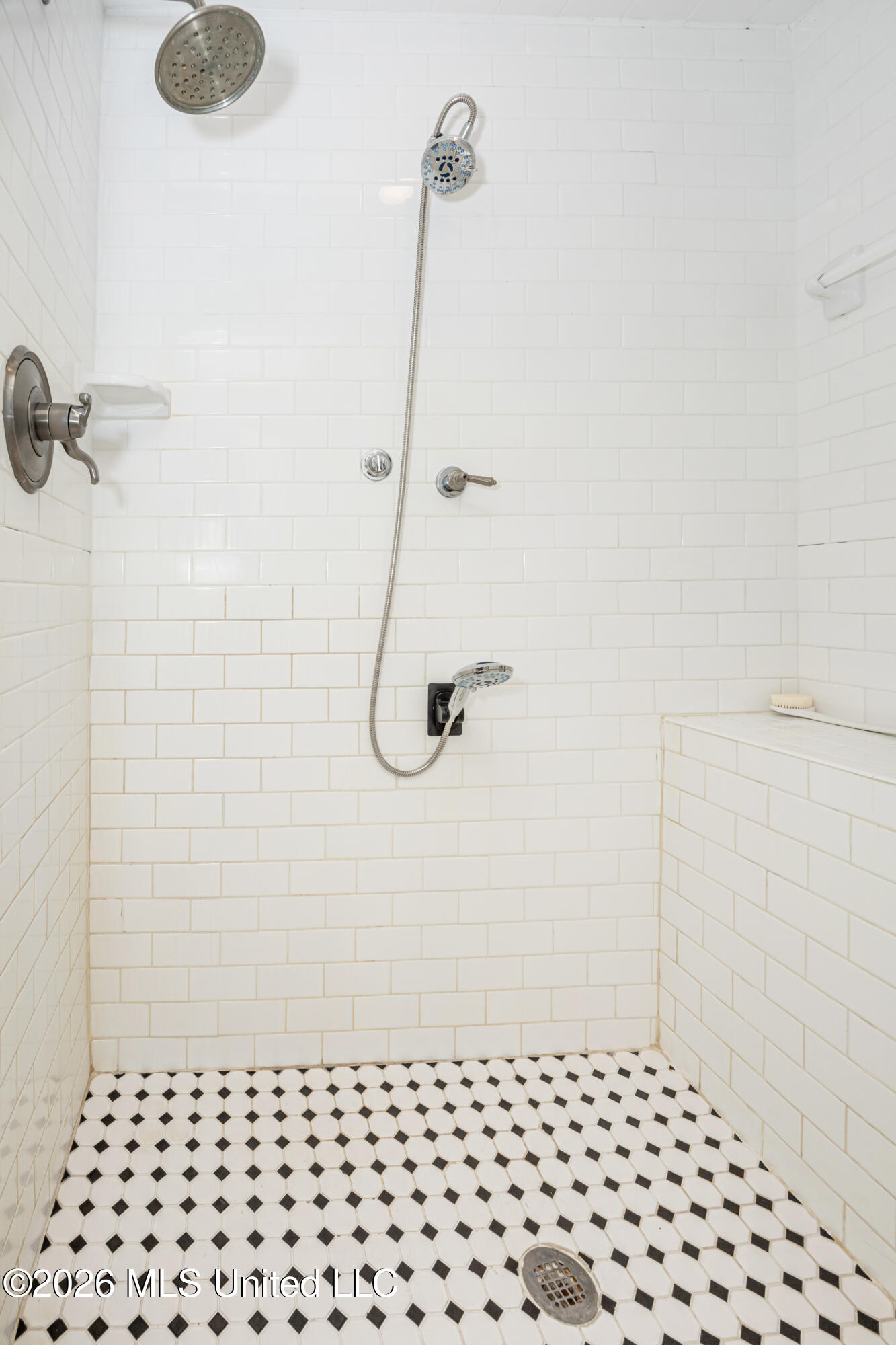 611 Lakeview Drive Property Photo 70