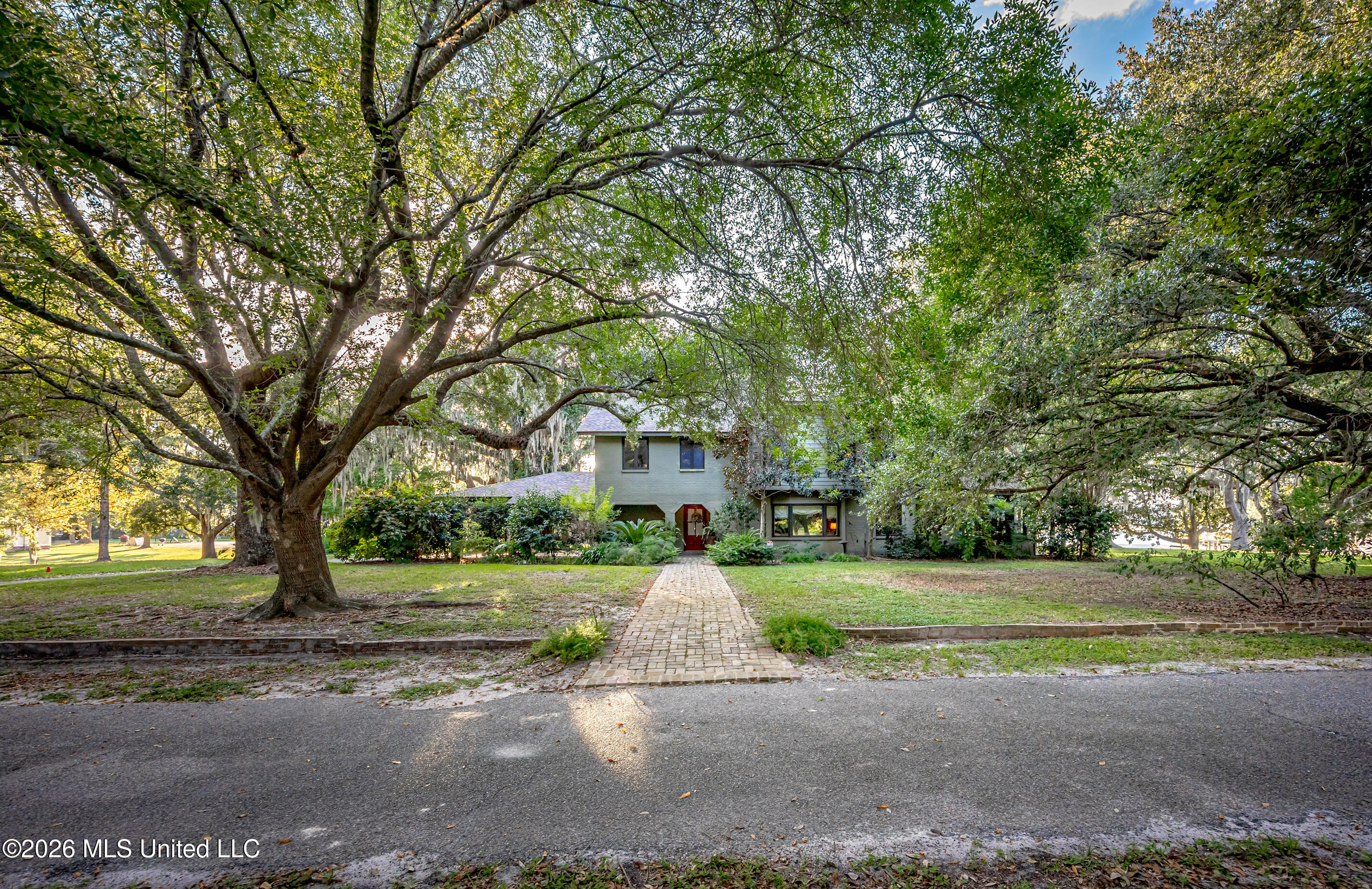 611 Lakeview Drive Property Photo 110