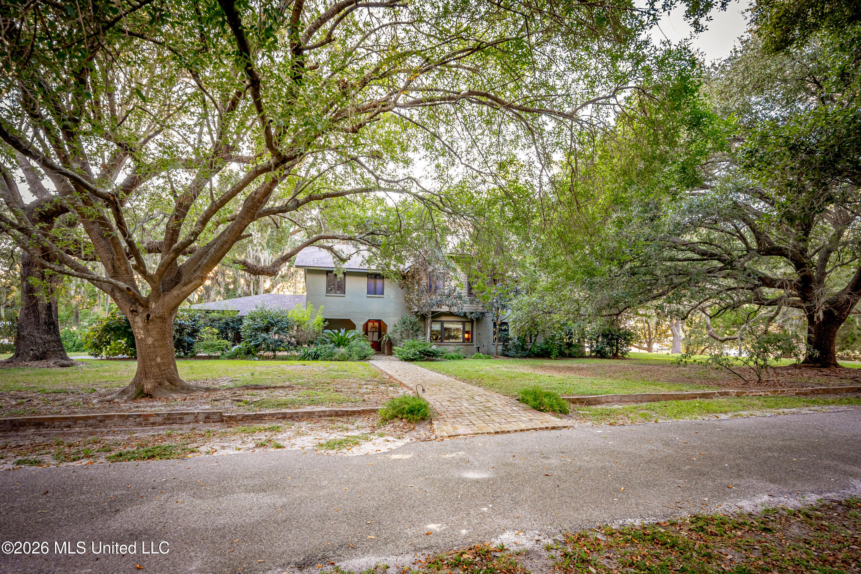 611 Lakeview Drive Property Photo 123