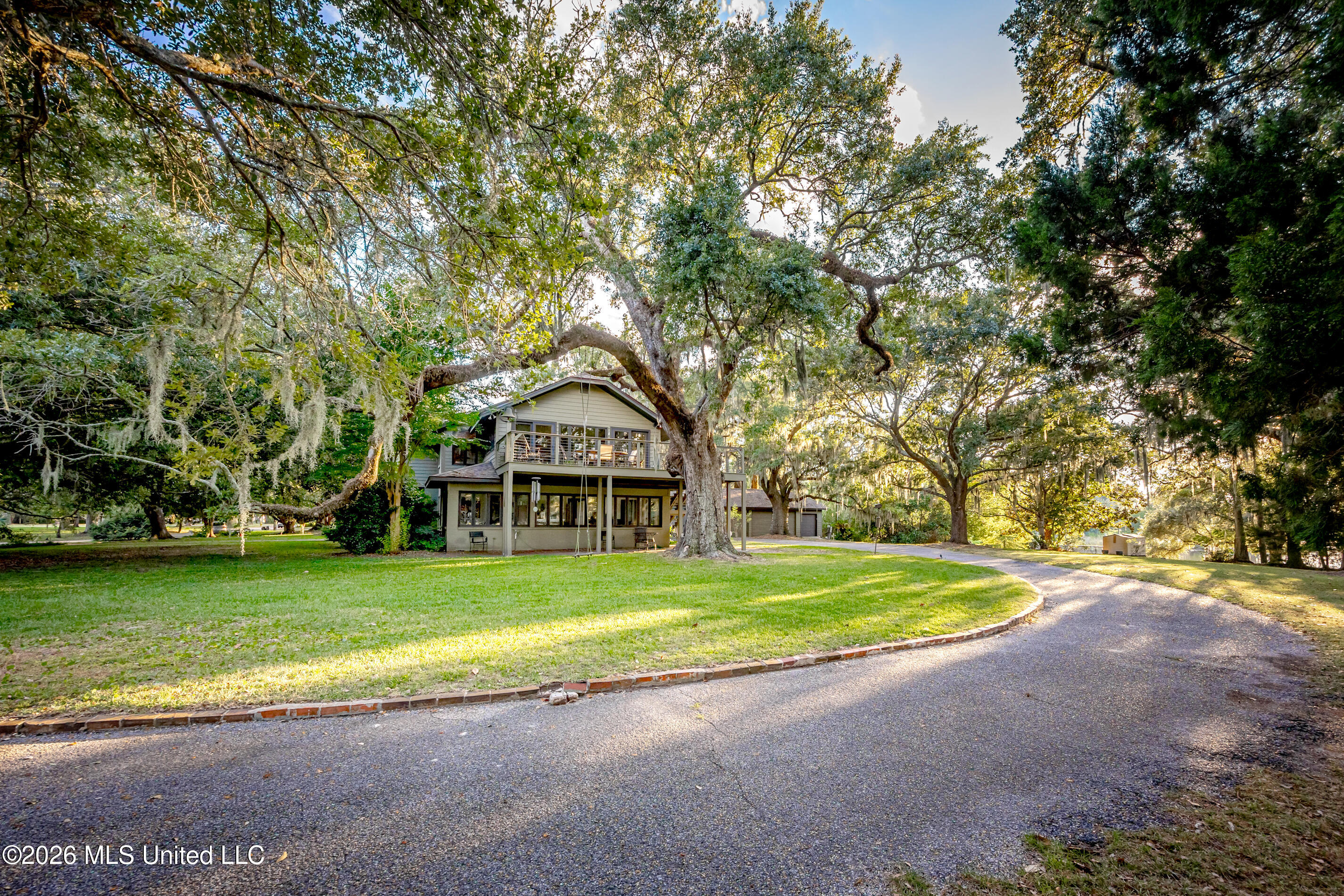 611 Lakeview Drive Property Photo 139