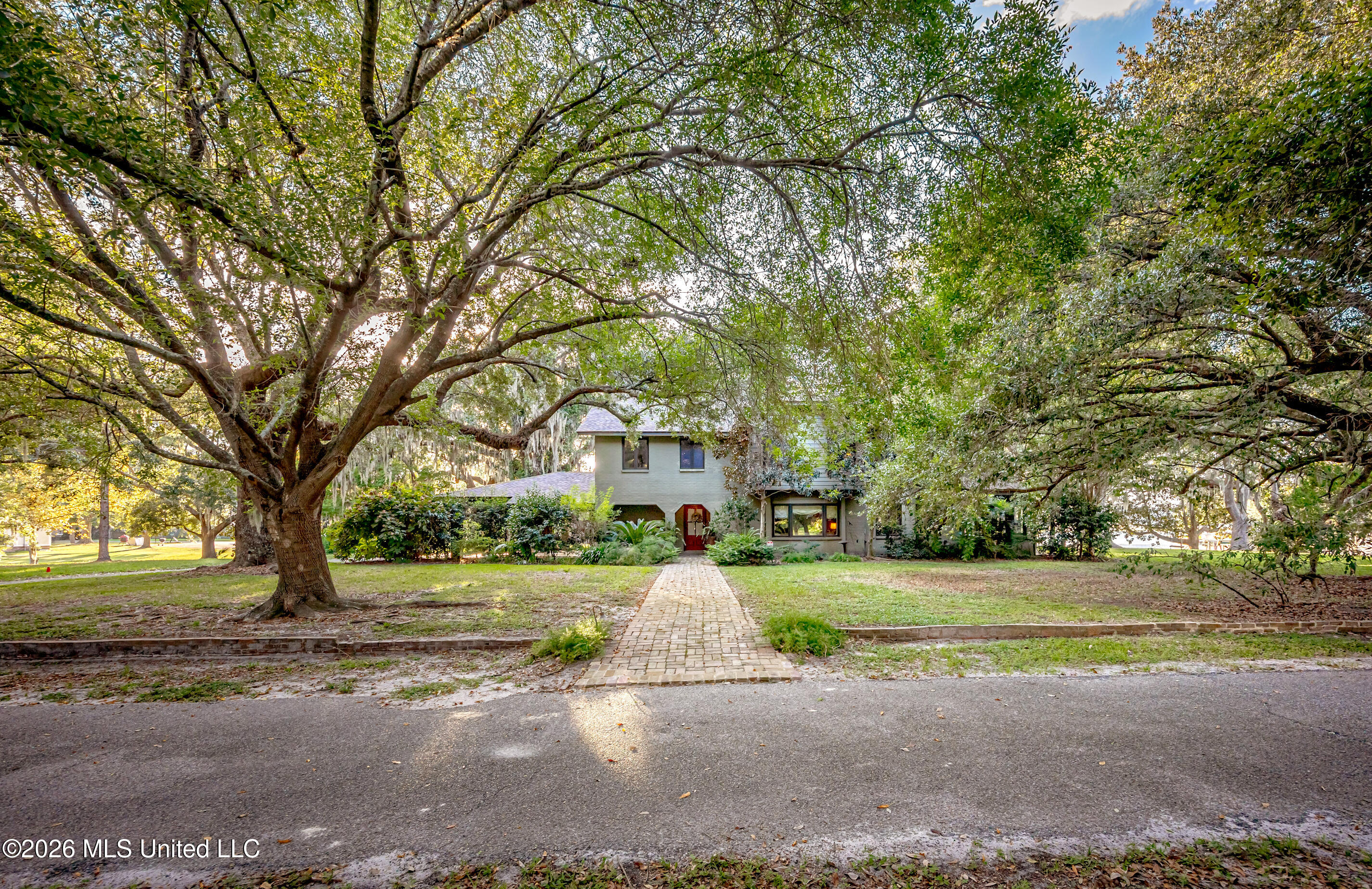 611 Lakeview Drive Property Photo 161