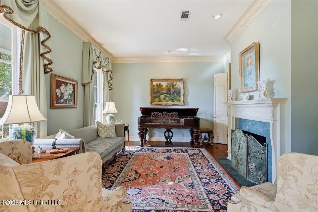 206 Persimmon Hill Property Photo 4