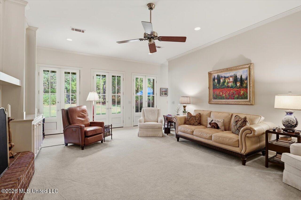 206 Persimmon Hill Property Photo 7