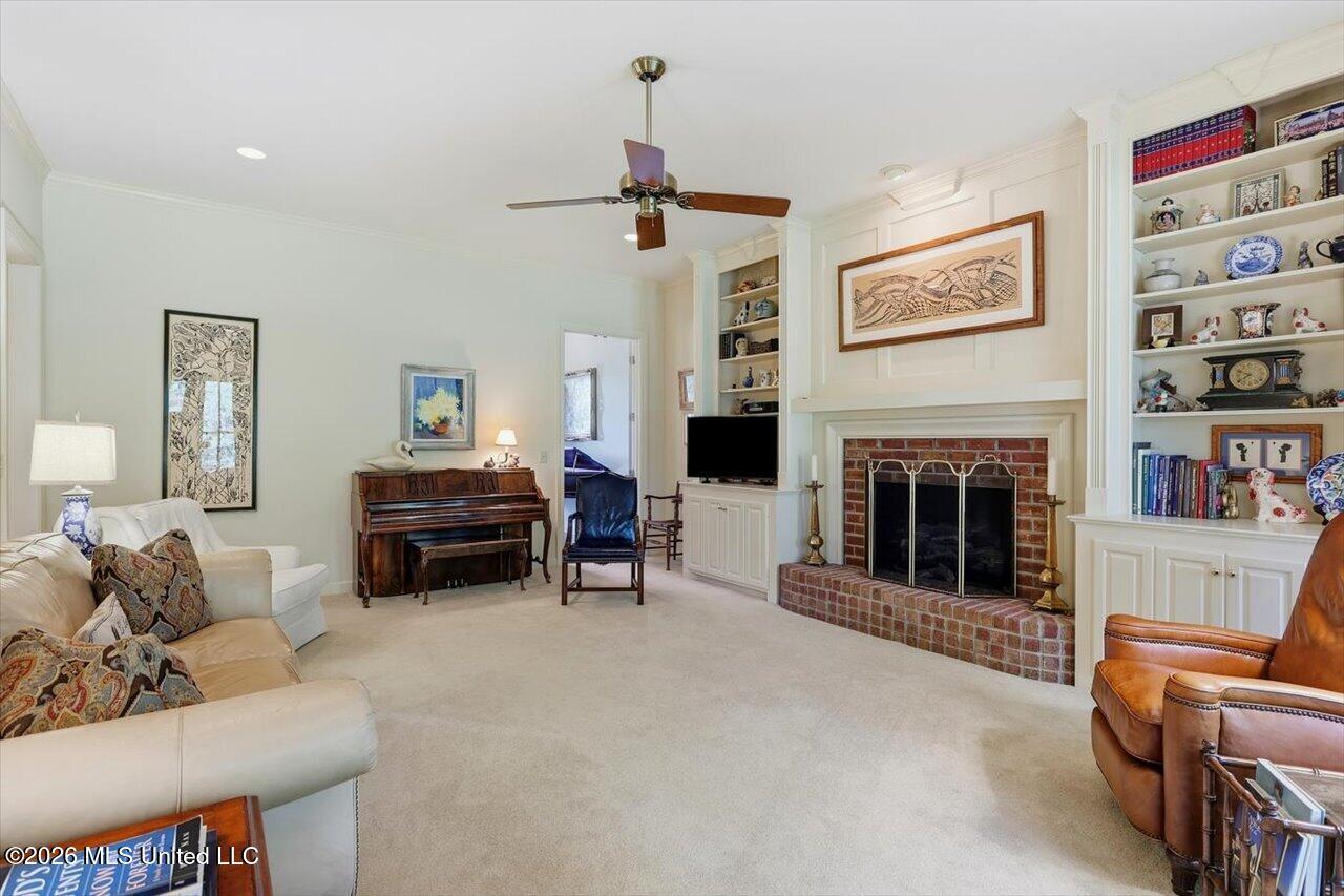 206 Persimmon Hill Property Photo 9