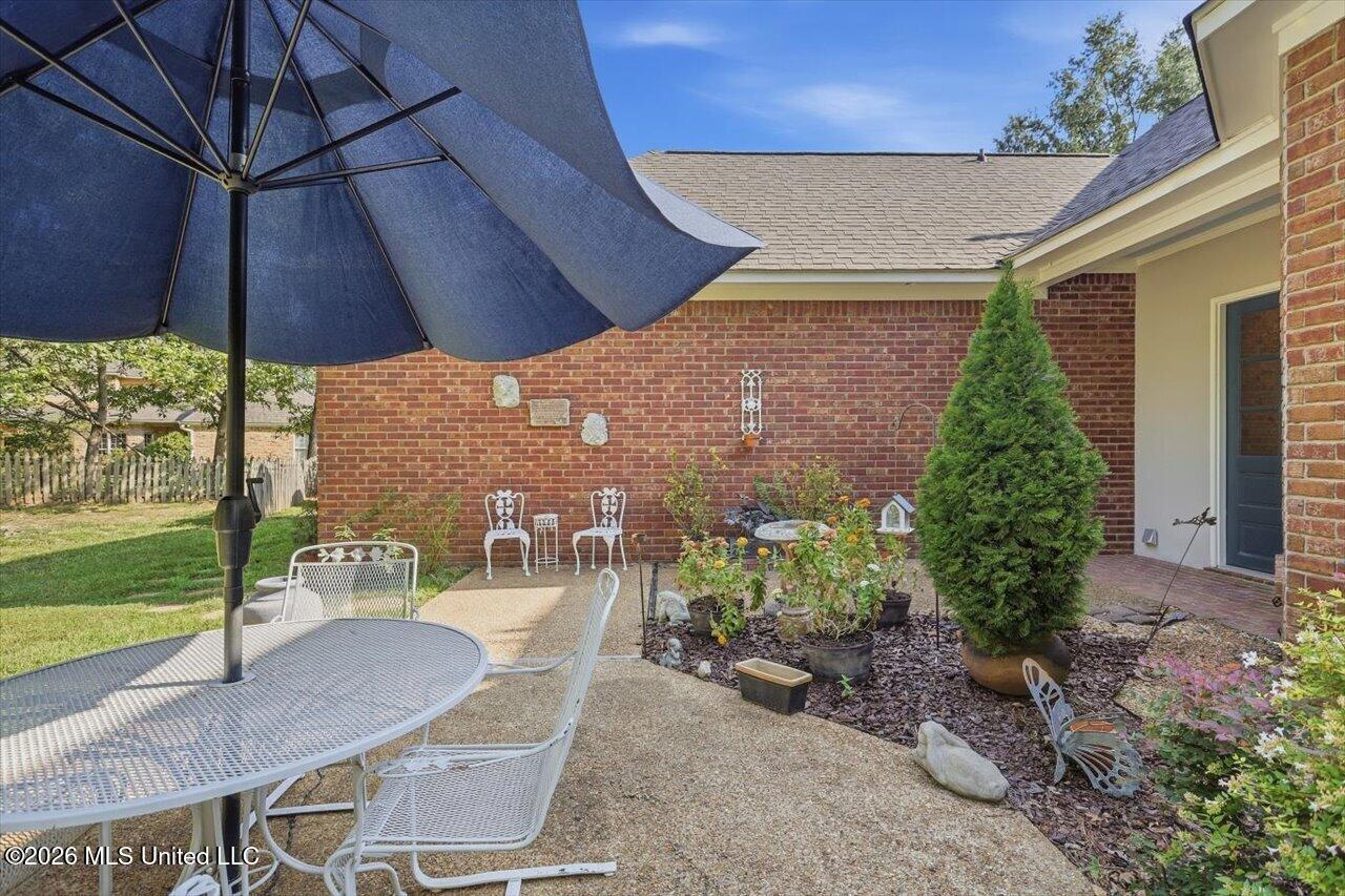 206 Persimmon Hill Property Photo 37