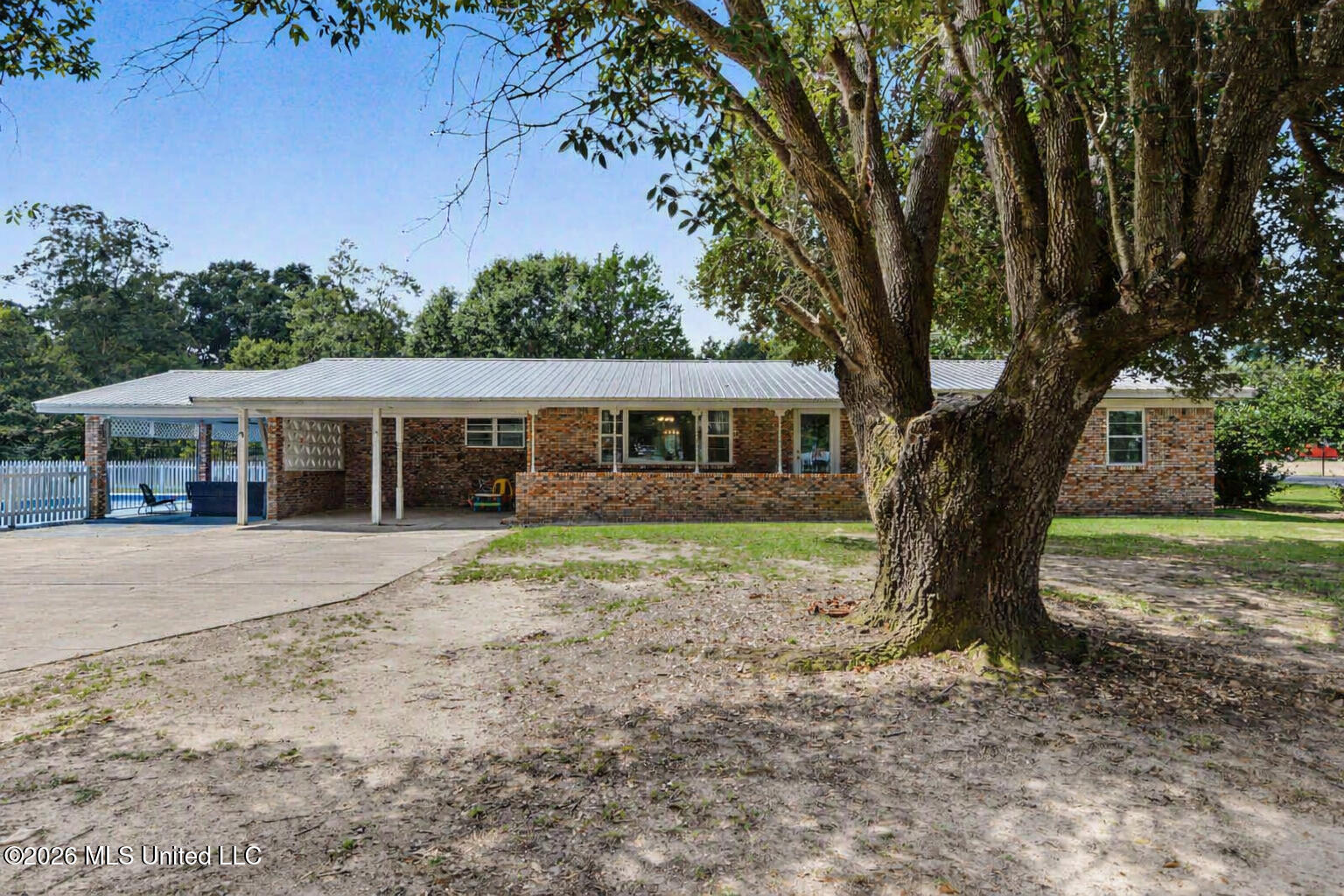 22612 Highway 613 Property Photo 1