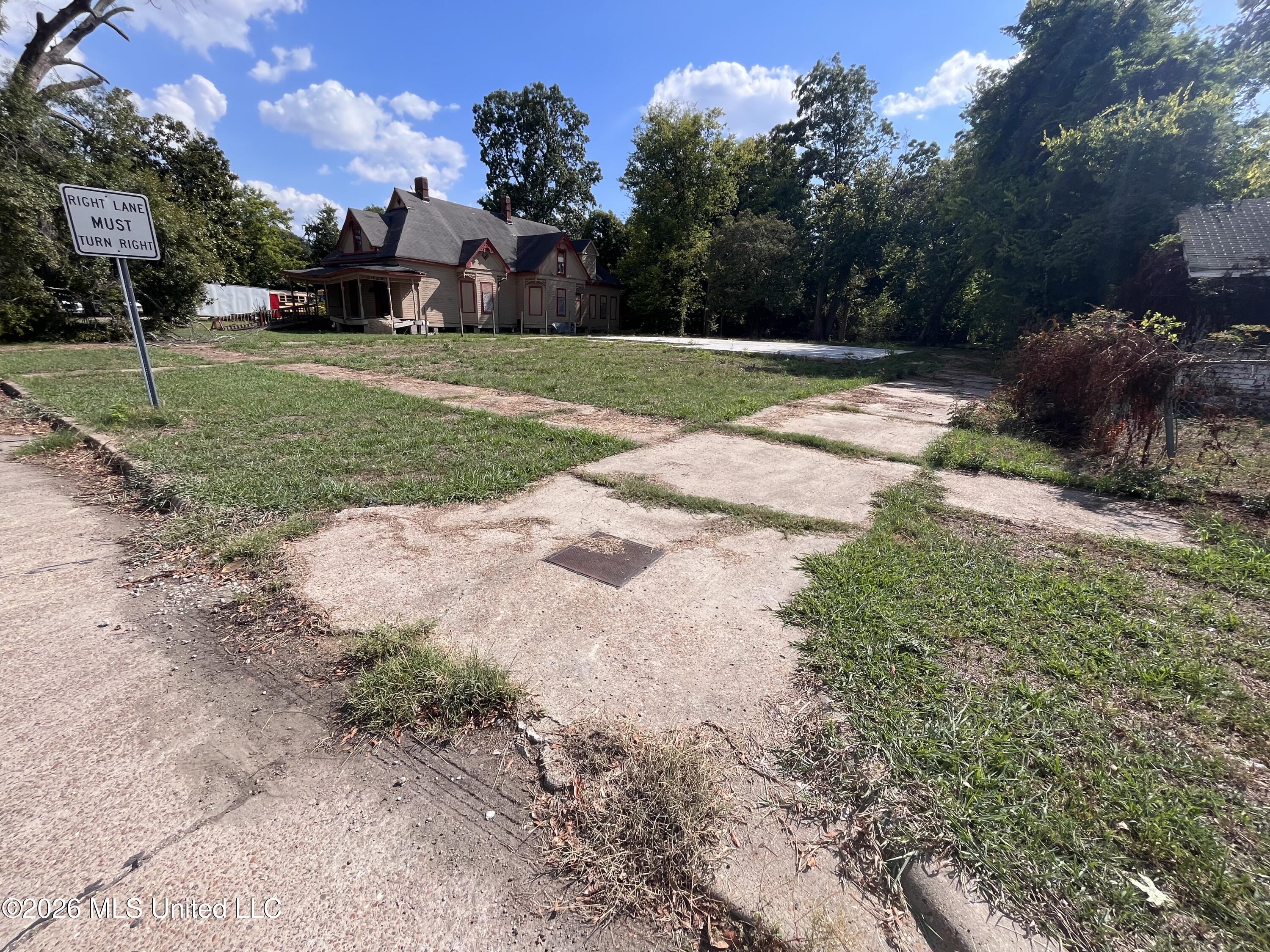 507 Central Street Property Photo 3