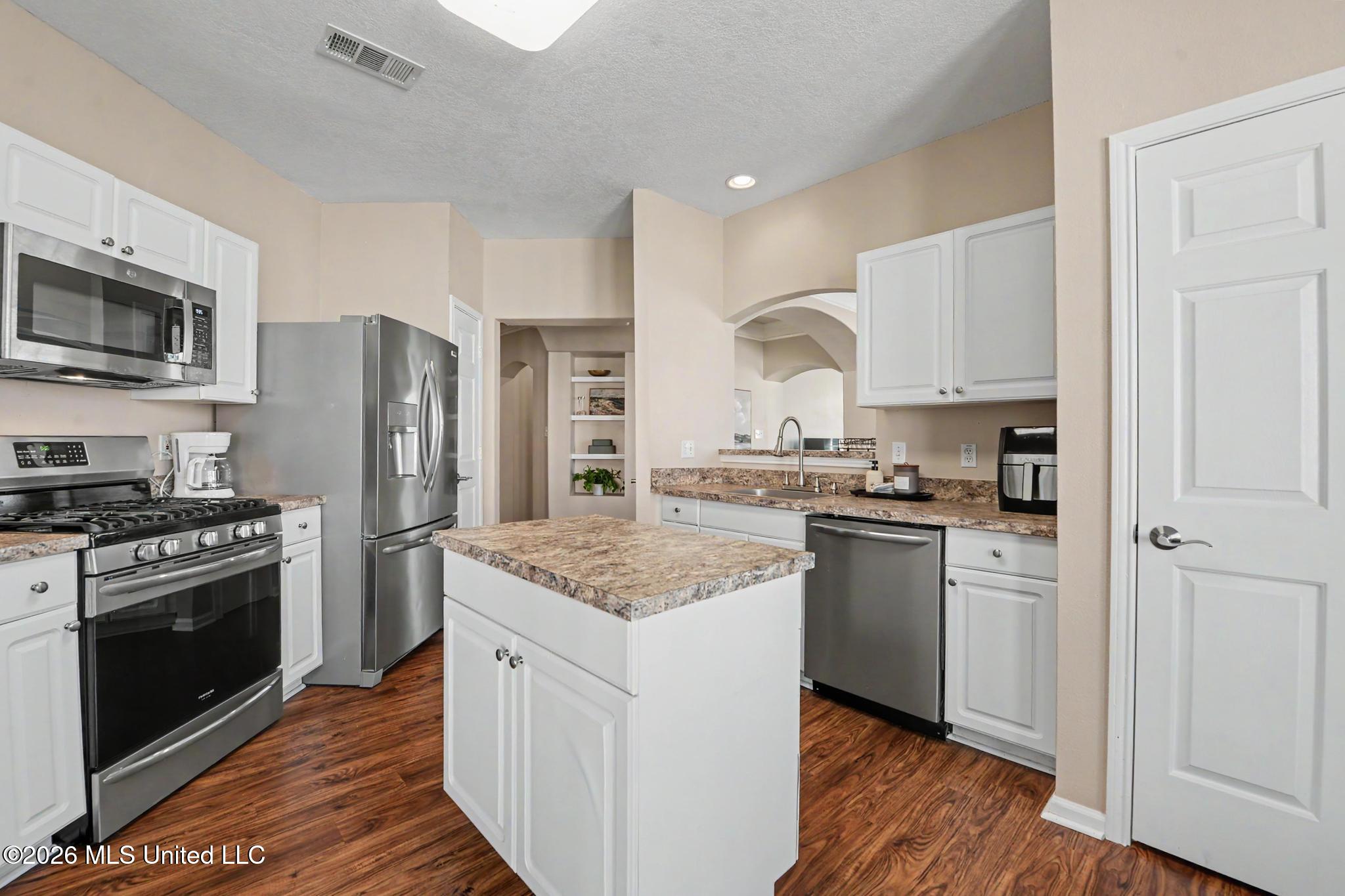 2252 Beach Drive Property Photo 10