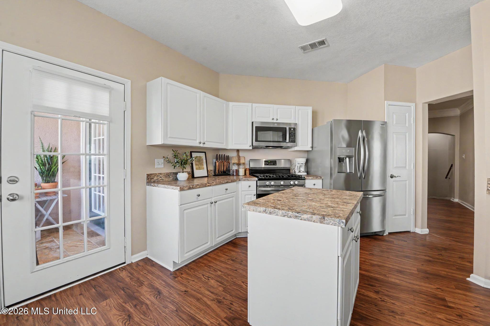 2252 Beach Drive Property Photo 11