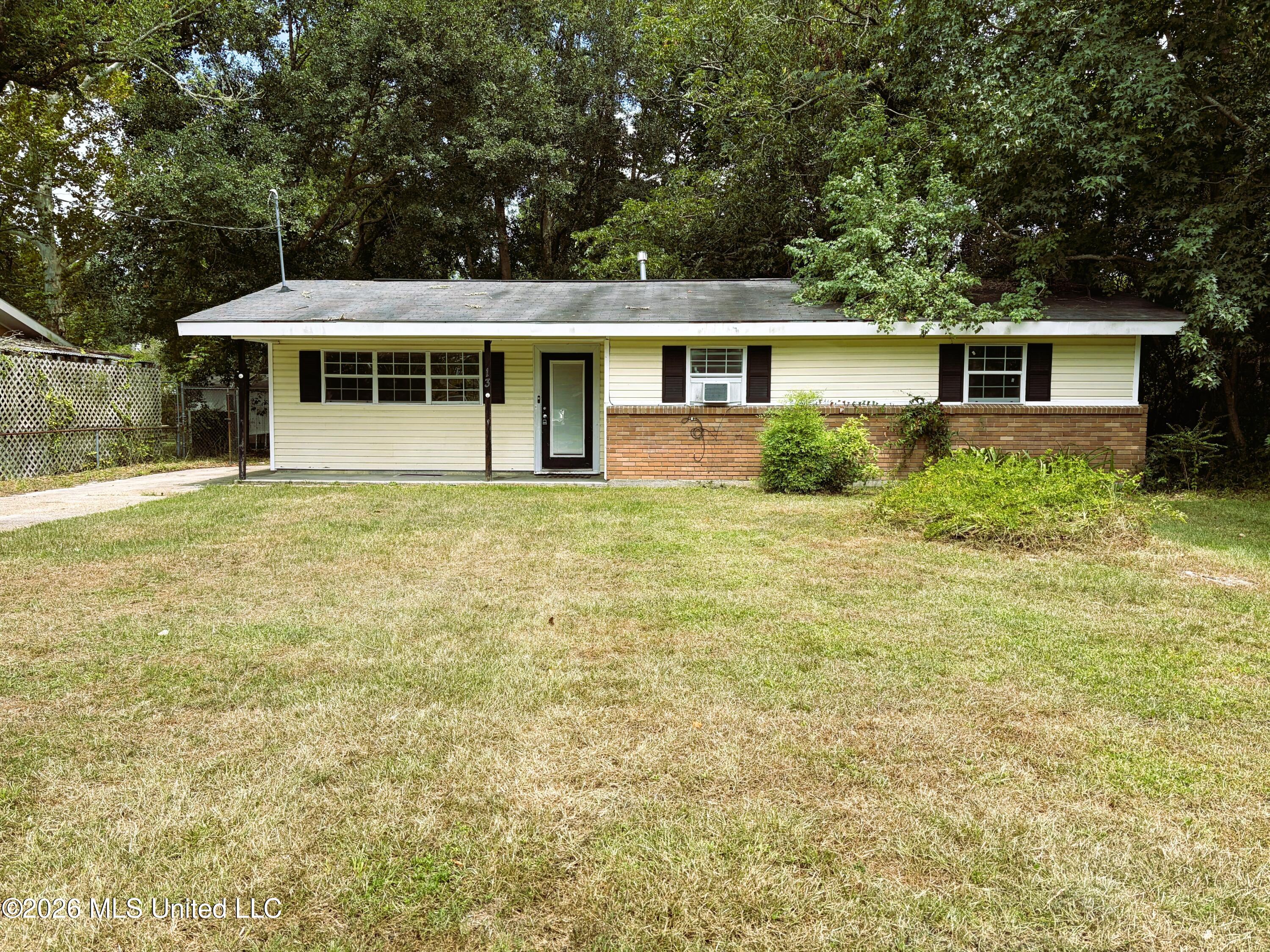 13 Linda Lane Property Photo 1