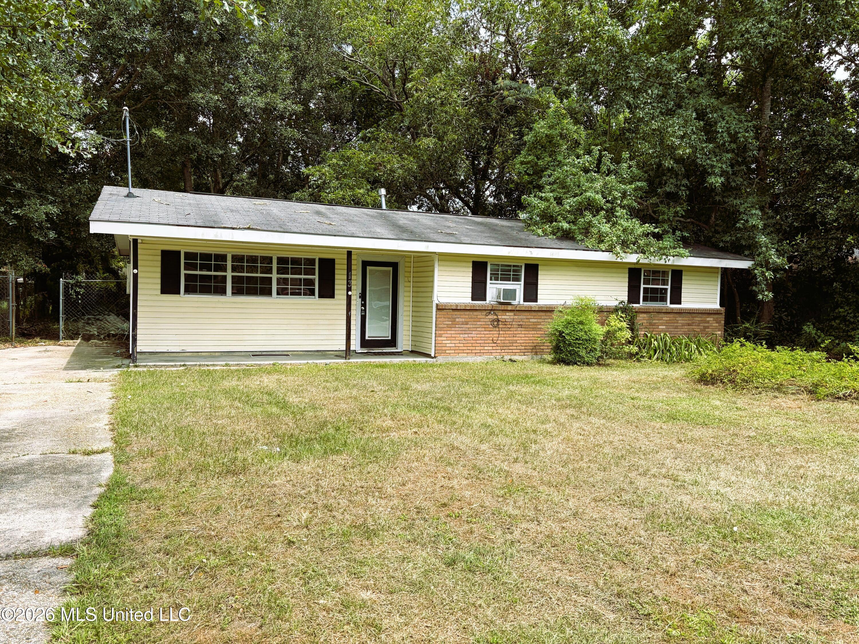 13 Linda Lane Property Photo 2
