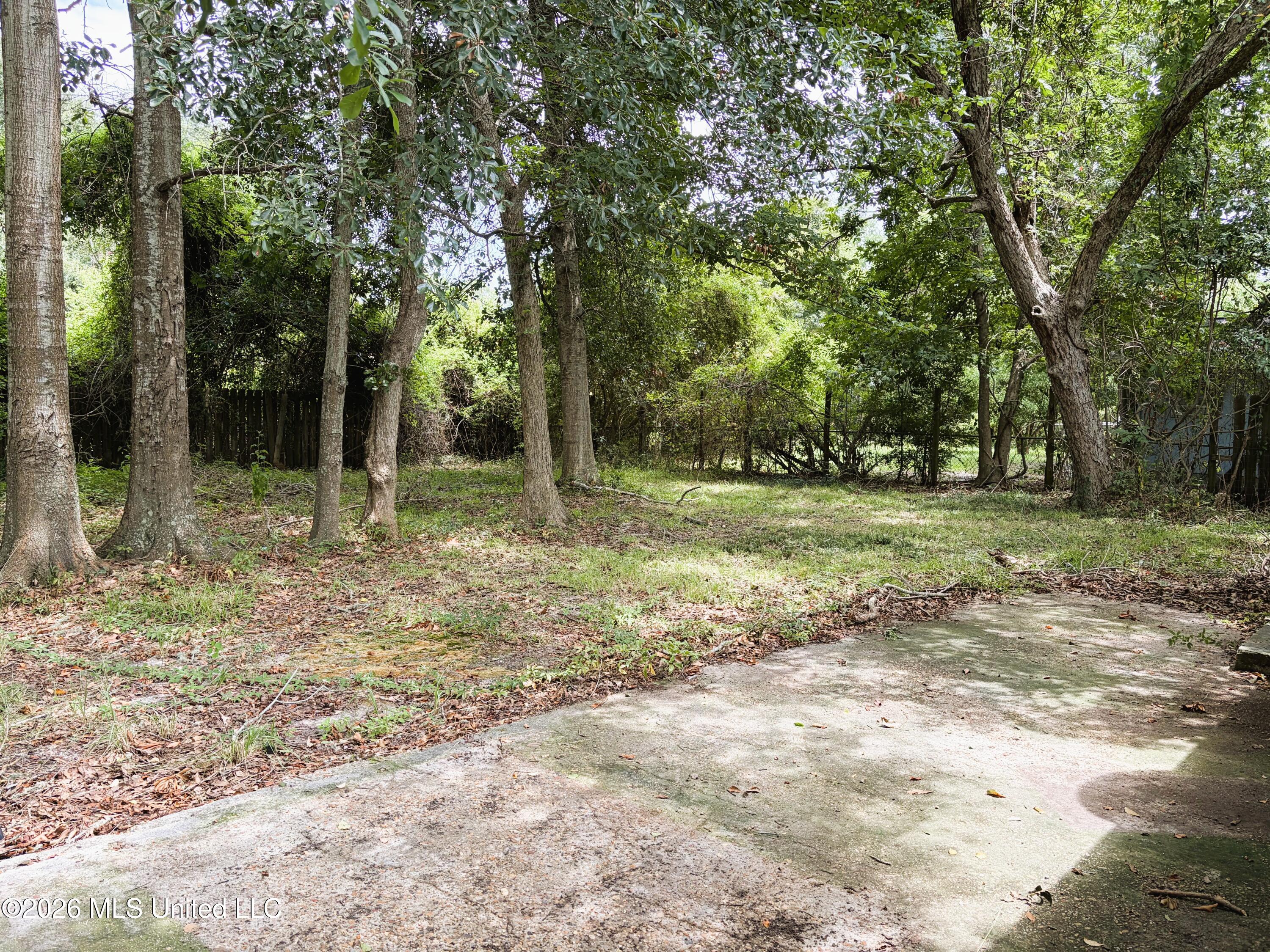 13 Linda Lane Property Photo 8