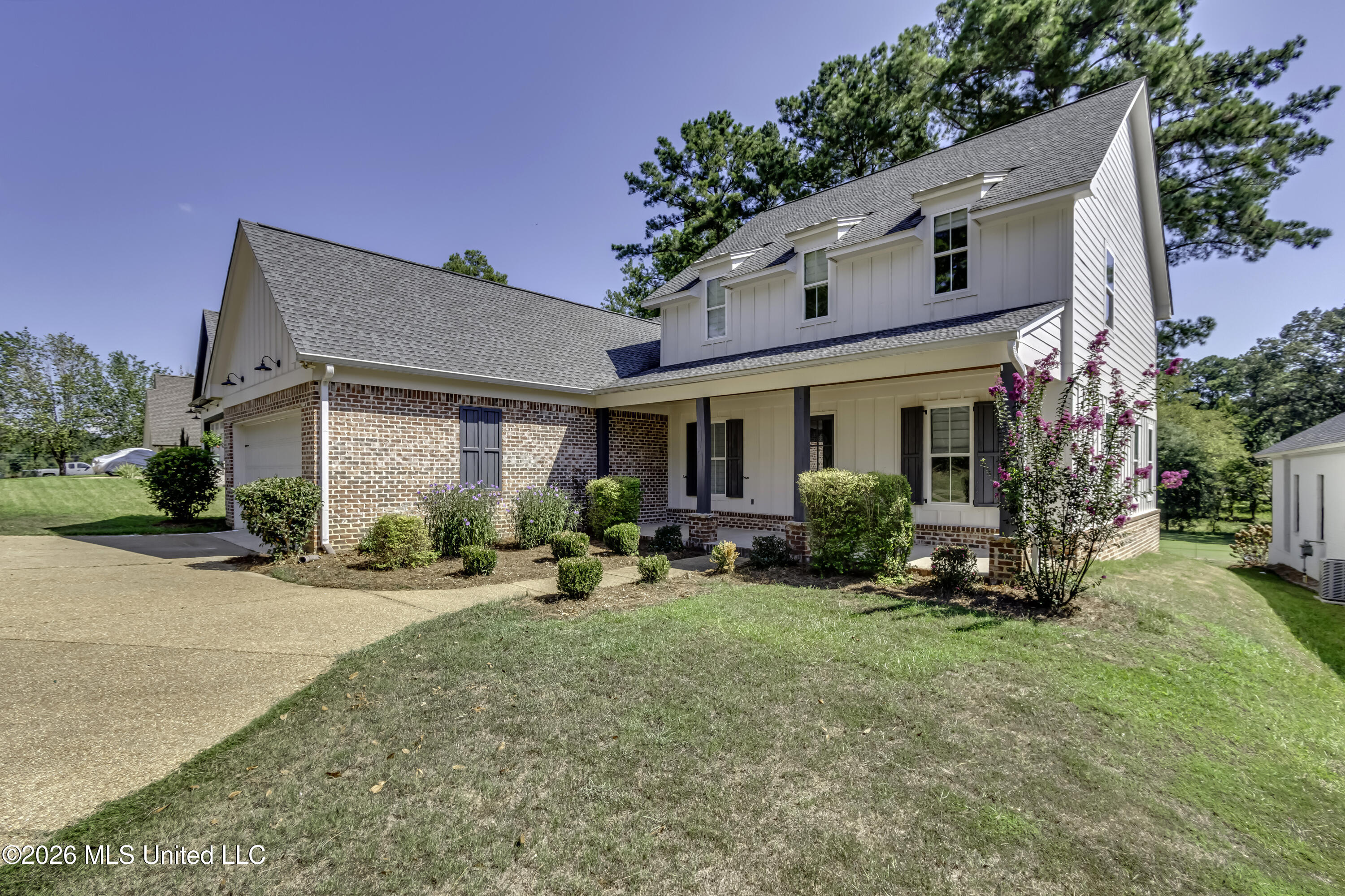 150 Pine Ridge Circle Property Photo 1