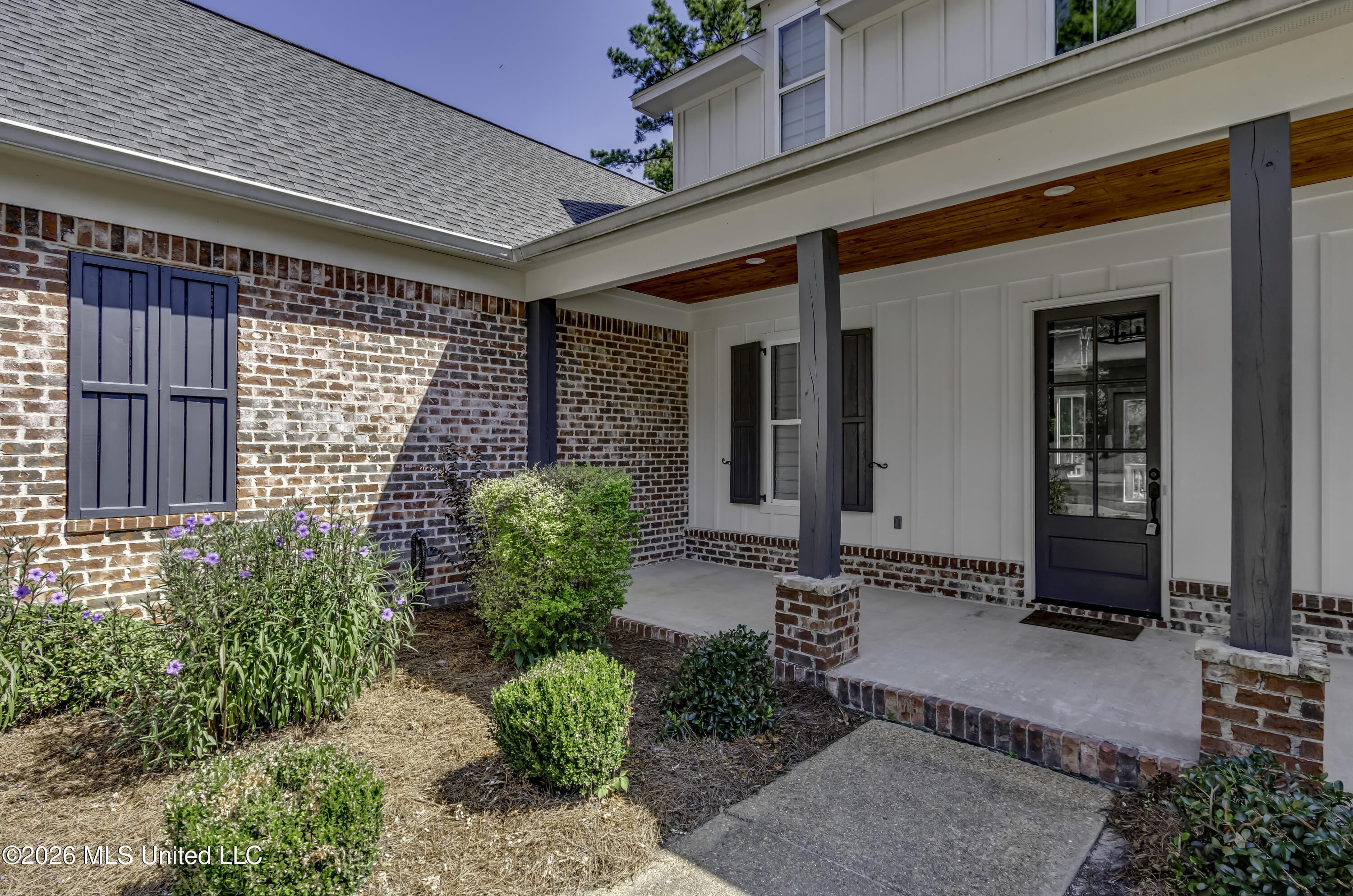 150 Pine Ridge Circle Property Photo 2