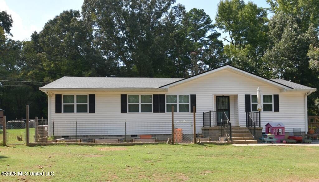 725 Shinault Road Property Photo 1