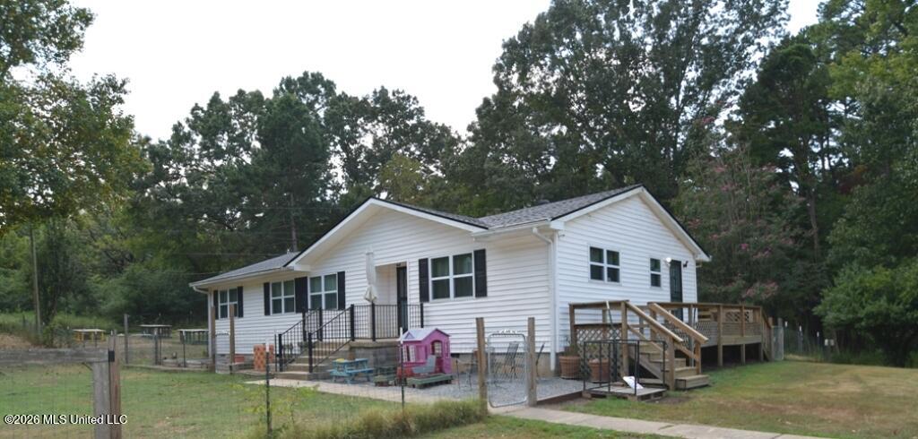 725 Shinault Road Property Photo 1