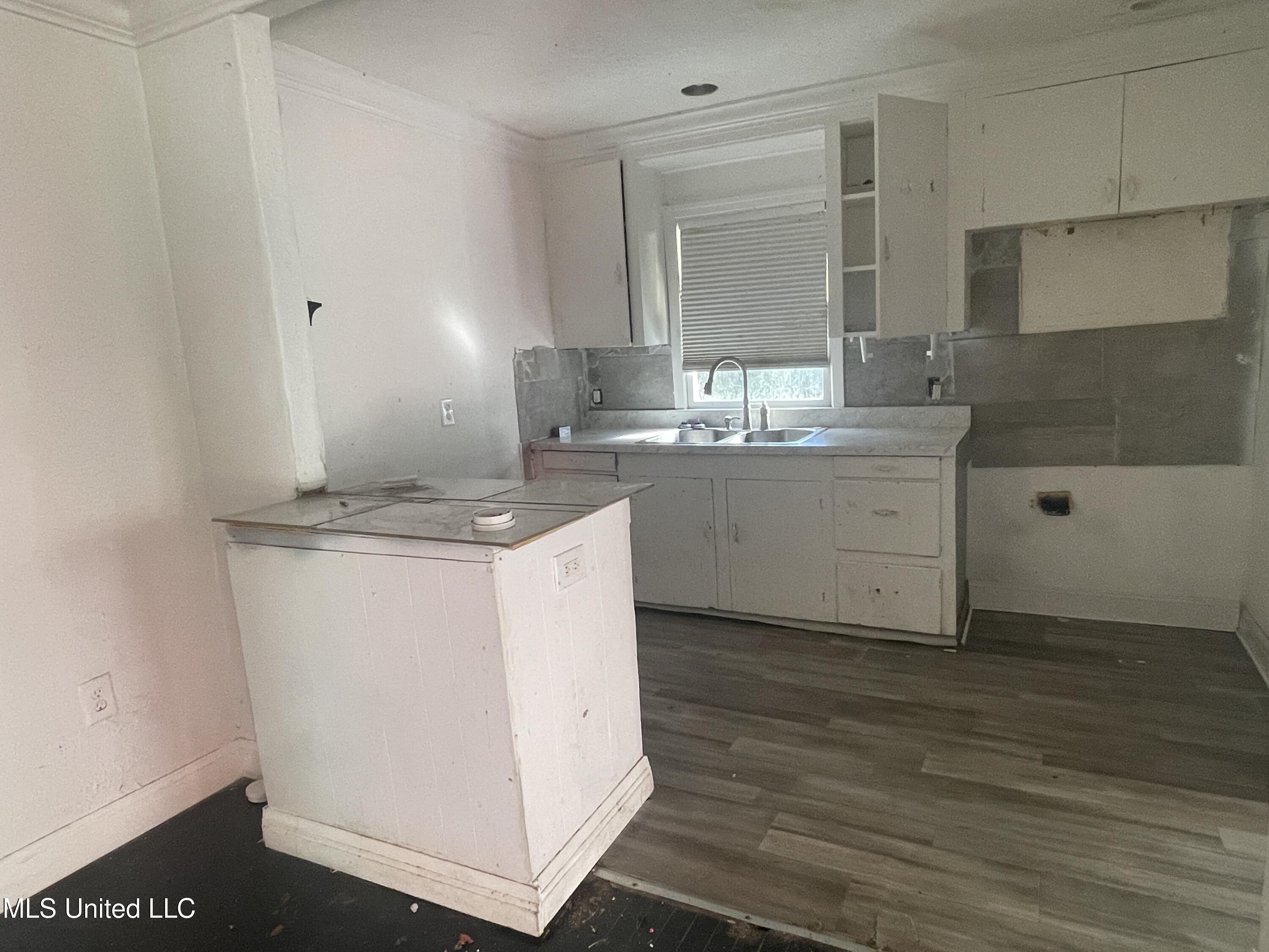 2826 Donaldson Drive Property Photo 4