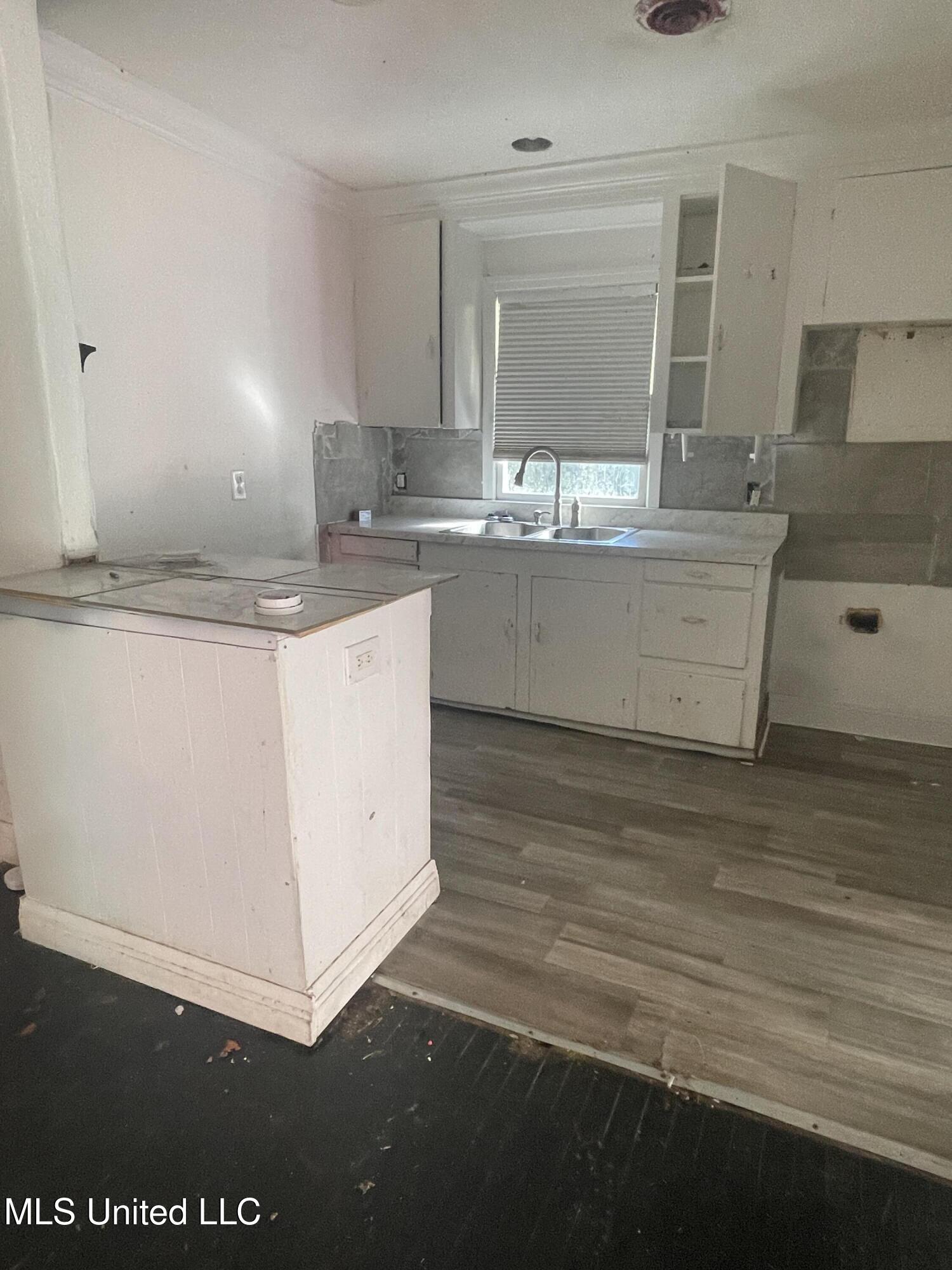 2826 Donaldson Drive Property Photo 6