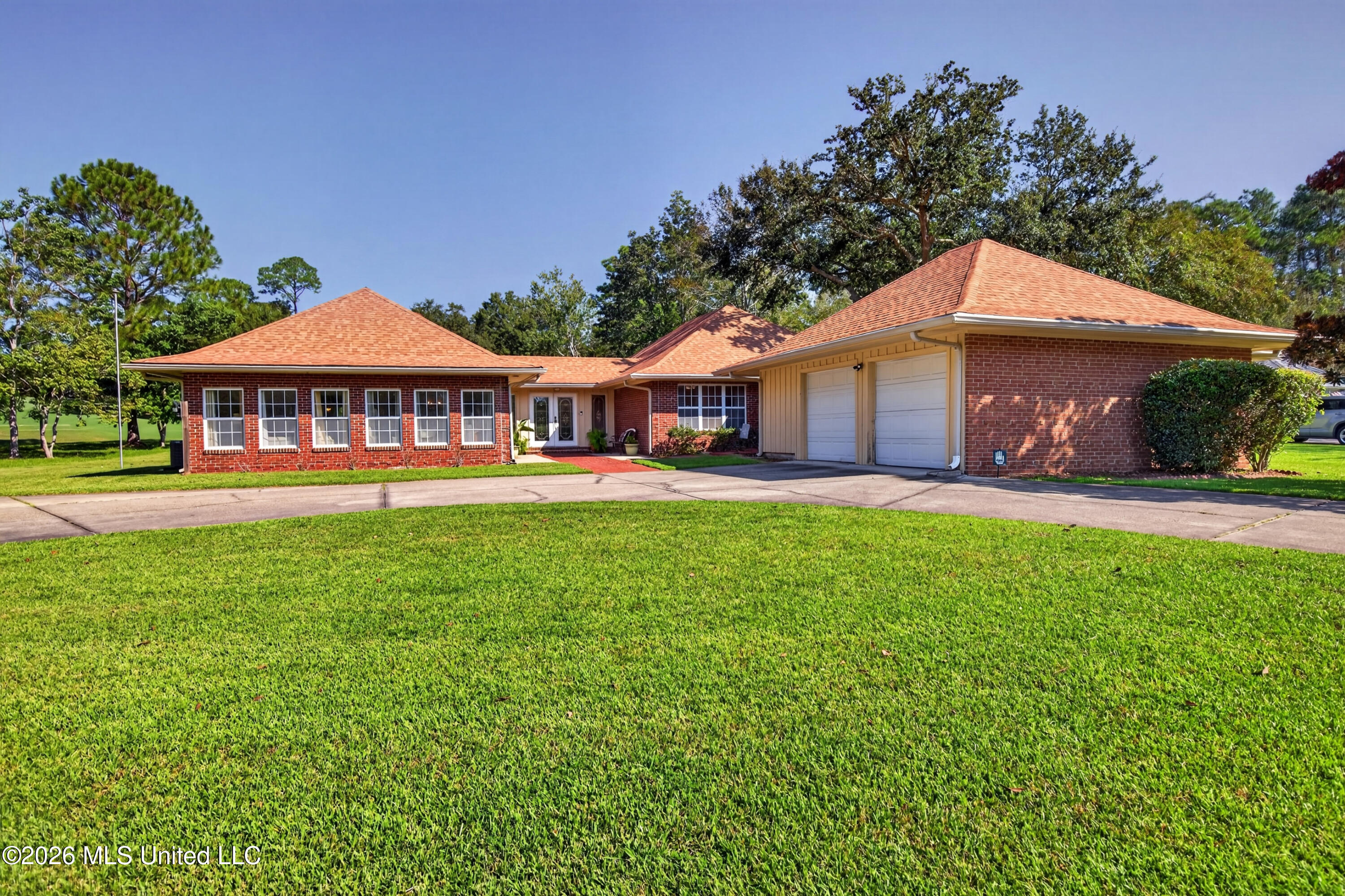 56113 E Diamondhead Drive Property Photo 1
